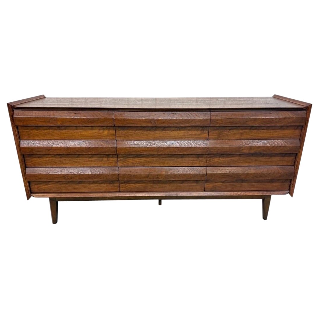 Mid-Century Modern Lane 1st Edition 9-Drawer Walnut Dresser