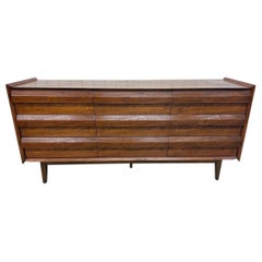 Mid-Century Modern Lane 1st Edition 9-Drawer Walnut Dresser