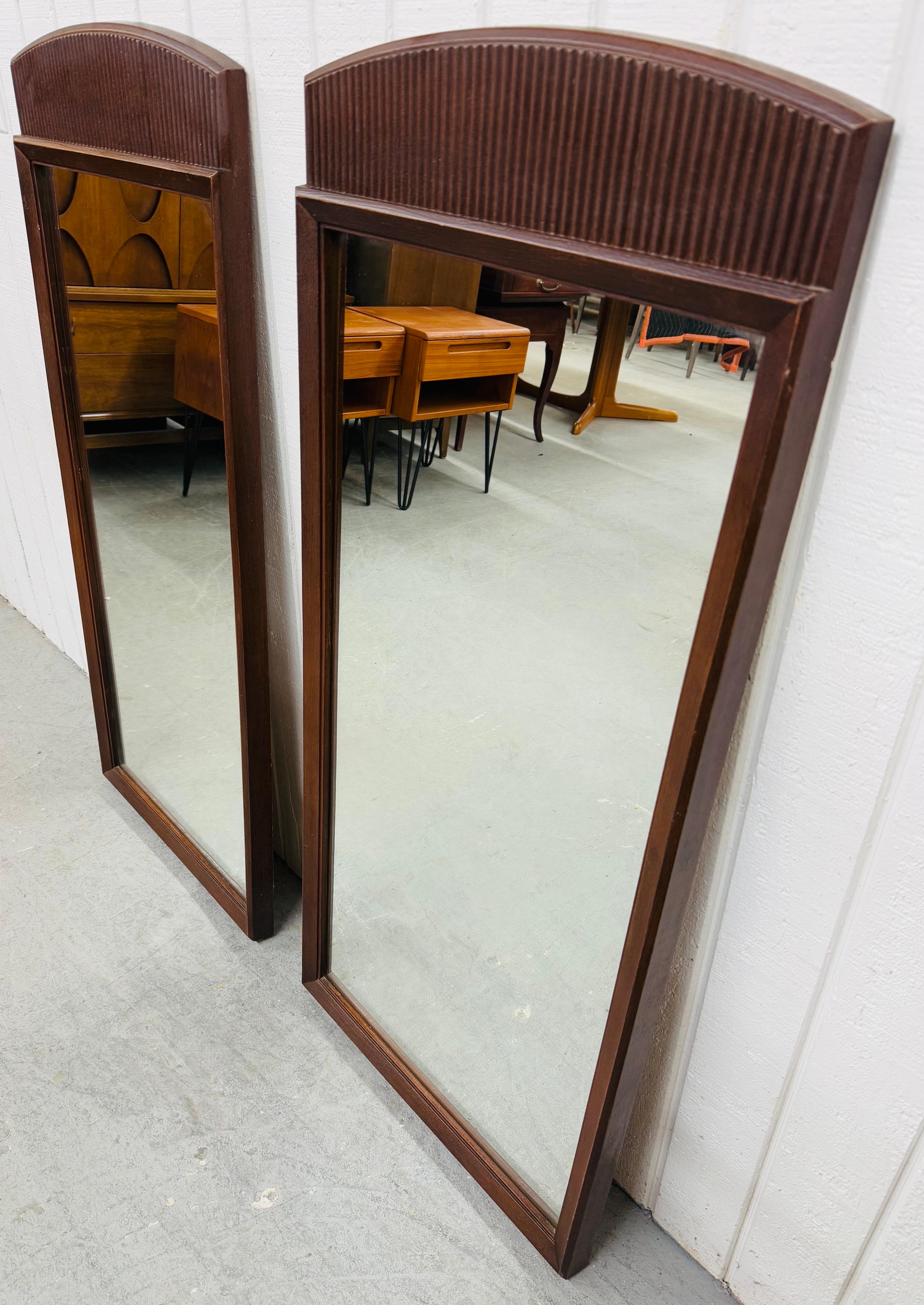 Mid-Century Modern Lane's 1st Modern Walnuss Spiegel - 2er Set (Moderne der Mitte des Jahrhunderts) im Angebot