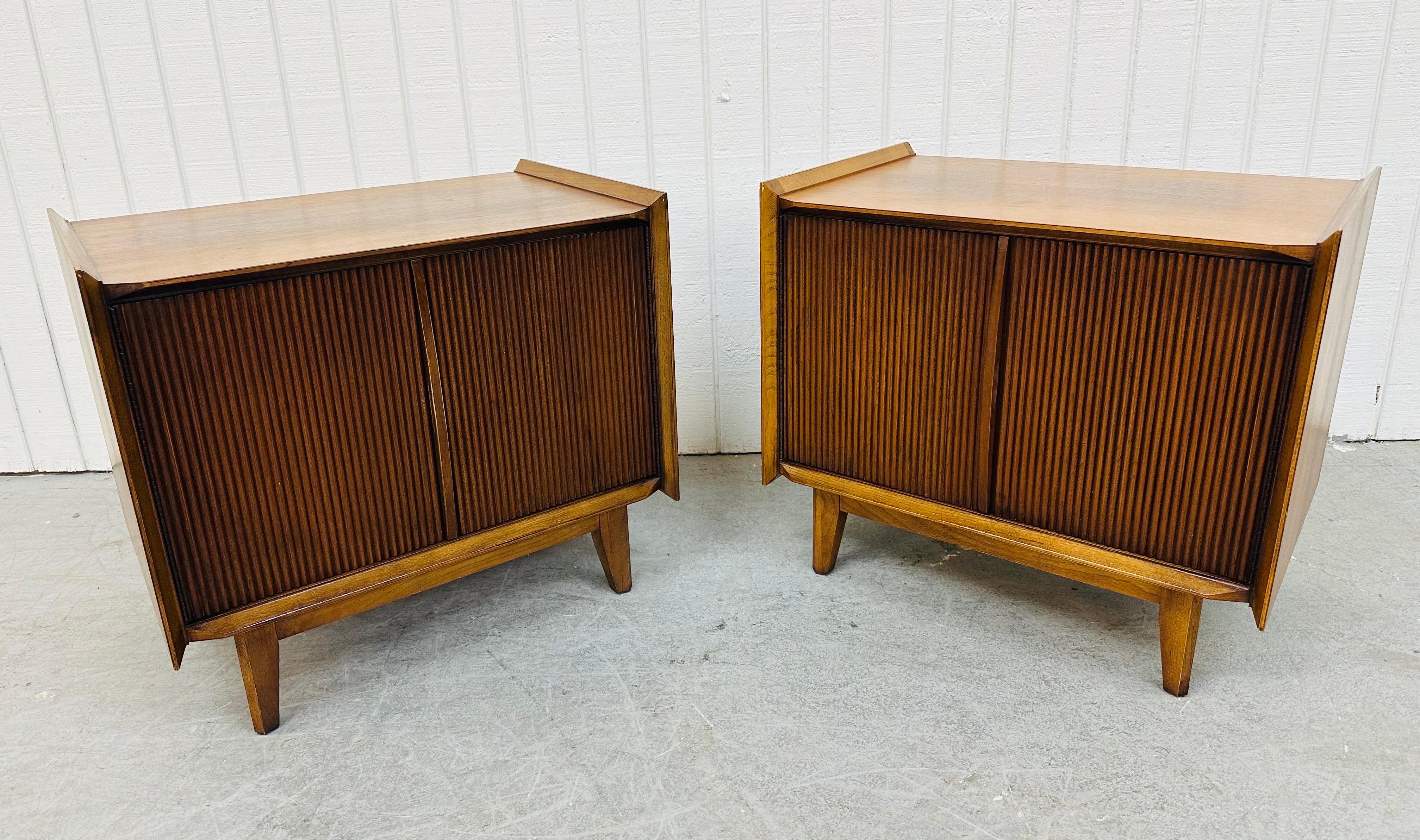 This listing is for a pair of Mid-Century Modern Lane “1st Edition” Walnut Nightstands. Features a straight line design, two reeded style doors that open up to storage space, modern legs, and a beautiful walnut finish. This is an exceptional
