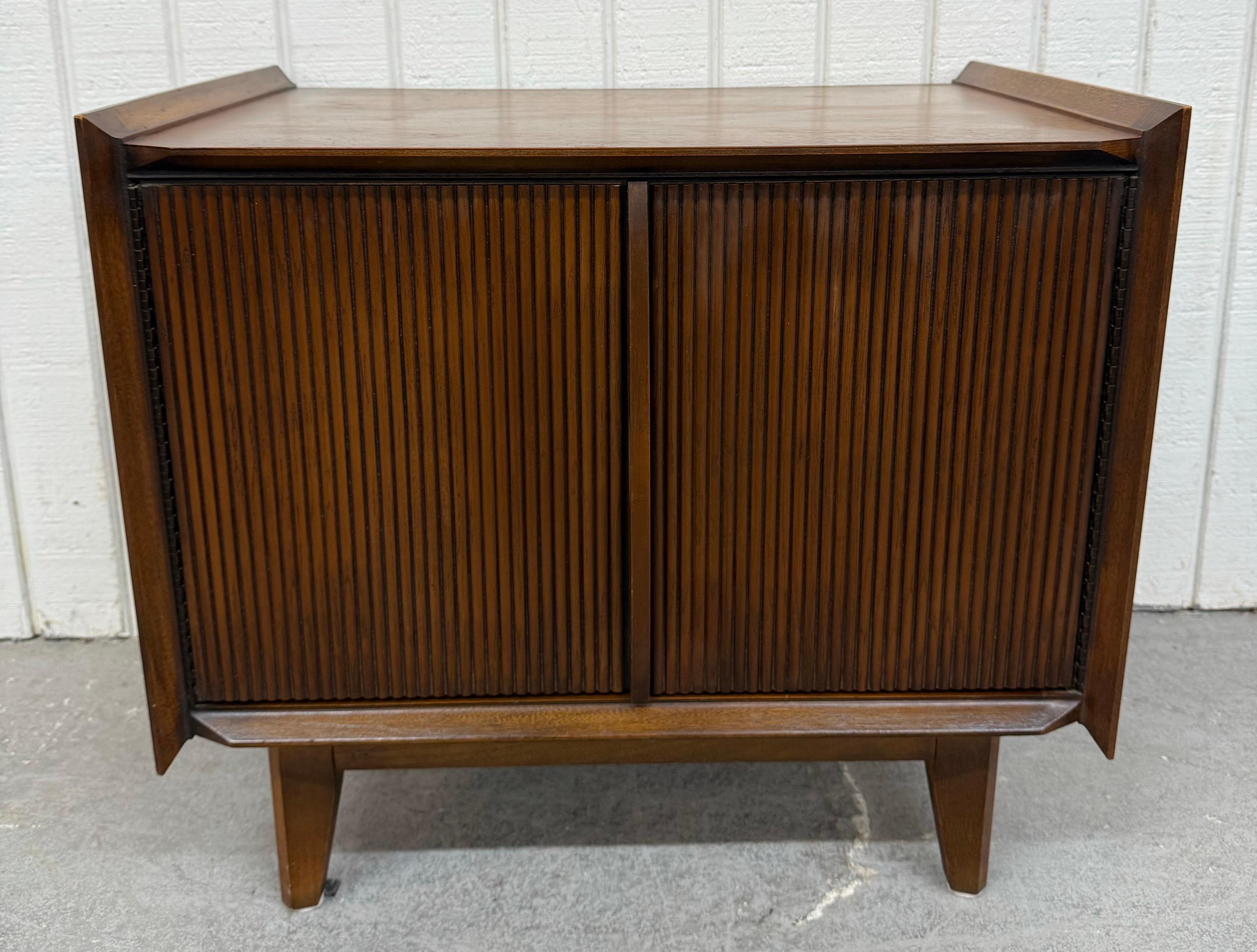 Mid-Century Modern Lane 1st Edition Walnut Nightstands - Set of 2 2