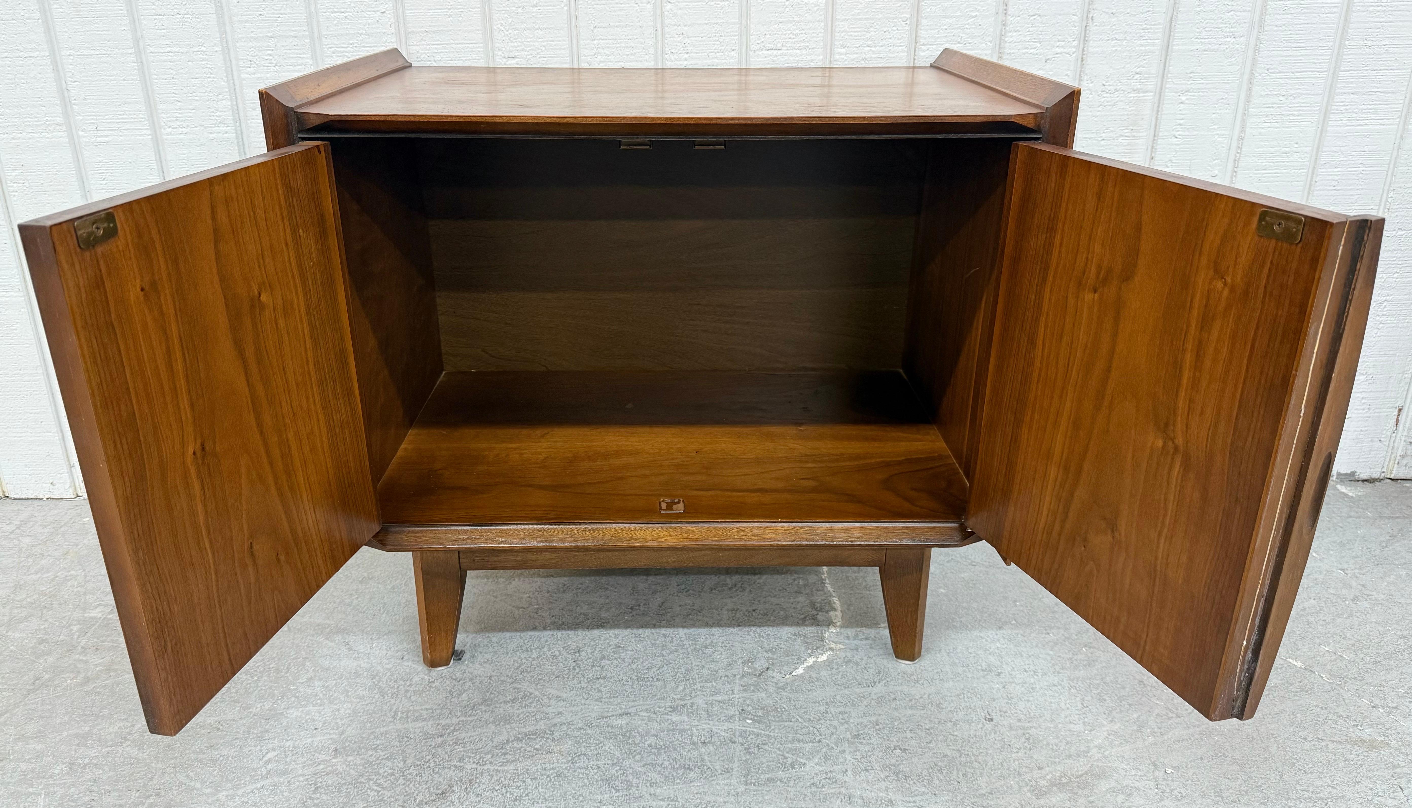 Mid-Century Modern Lane 1st Edition Walnut Nightstands - Set of 2 3