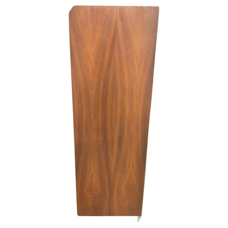 Mid-Century Modern Lane 5 Schubladen 2 Türen Nussbaumholz hohe Kleiderschrank Chrombeine (amerikanisch) im Angebot