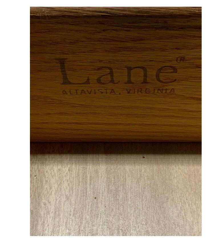 Mid-Century Modern Lane 5 Schubladen 2 Türen Nussbaumholz hohe Kleiderschrank Chrombeine (Holzarbeit) im Angebot