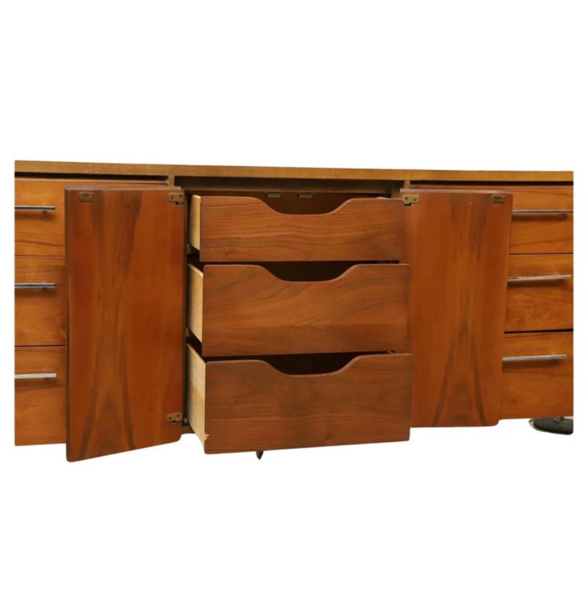 Mid Century Modern Lane 9 Drawer 2 door Walnut Credenza with Chrome legs In Good Condition In BROOKLYN, NY
