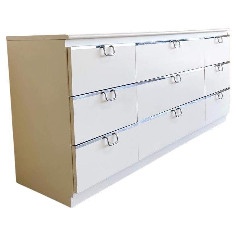 Mid Century Modern Lane Credenza 9 cajones lacado blanco Tiradores cromados Moderno de mediados de siglo