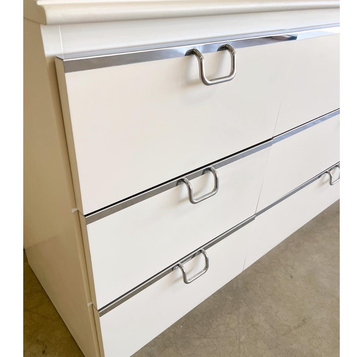 Mid Century Modern Lane Credenza 9 cajones lacado blanco Tiradores cromados Estadounidense