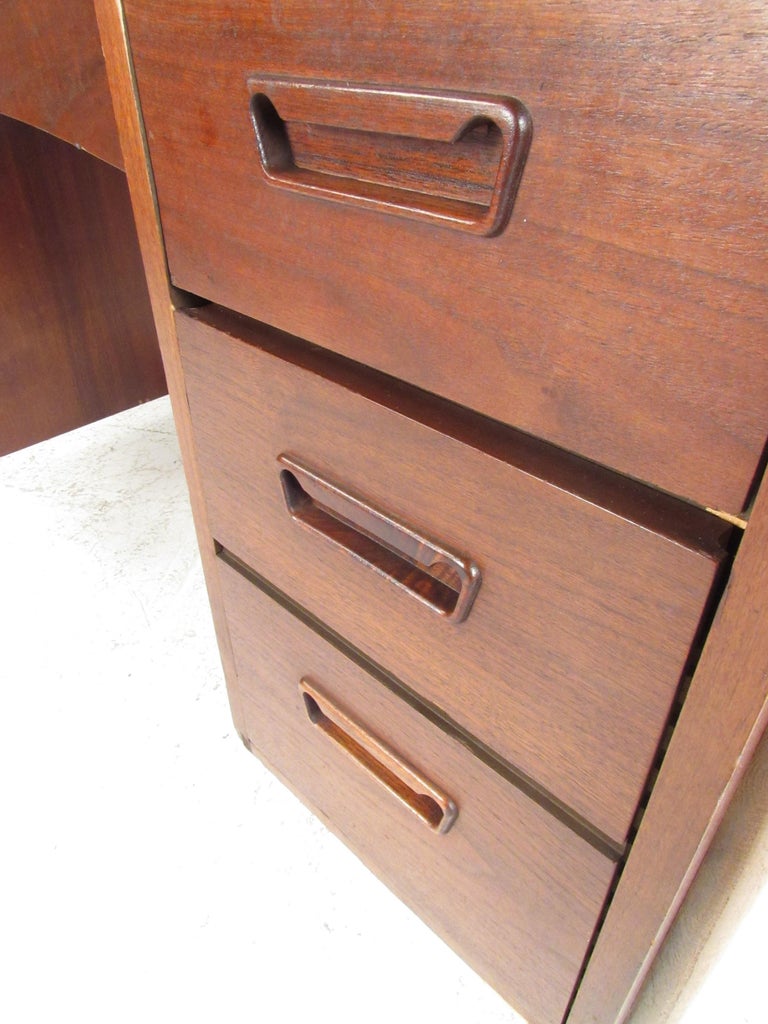 MidCentury Modern Lane Acclaim Desk at 1stDibs lane desk, lane mid