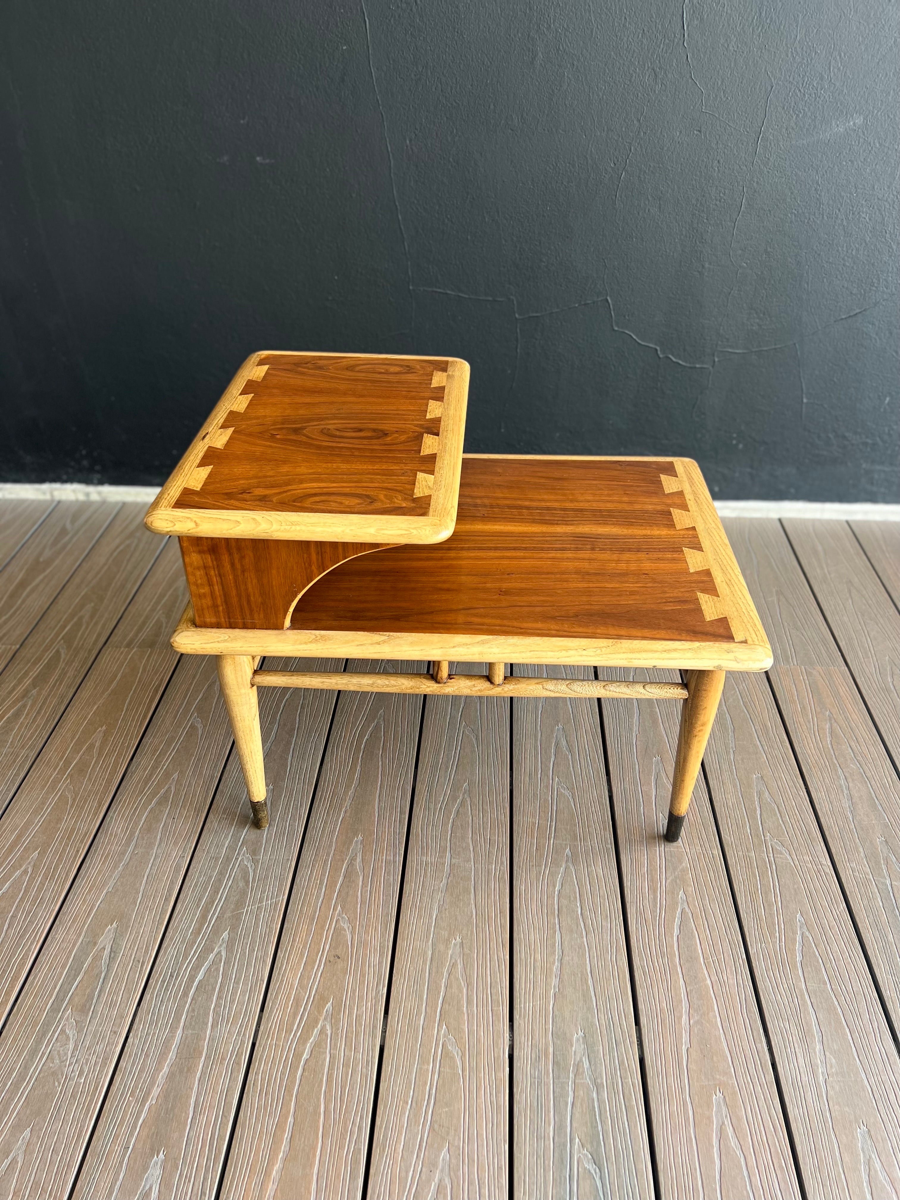 Classic mid-century modern Lane Acclaim walnut and oak dovetail end table, professionally restored by our master craftsmen in our workshop, it has minimal details that time marked but that give that character and essence to our vintage pieces.
We