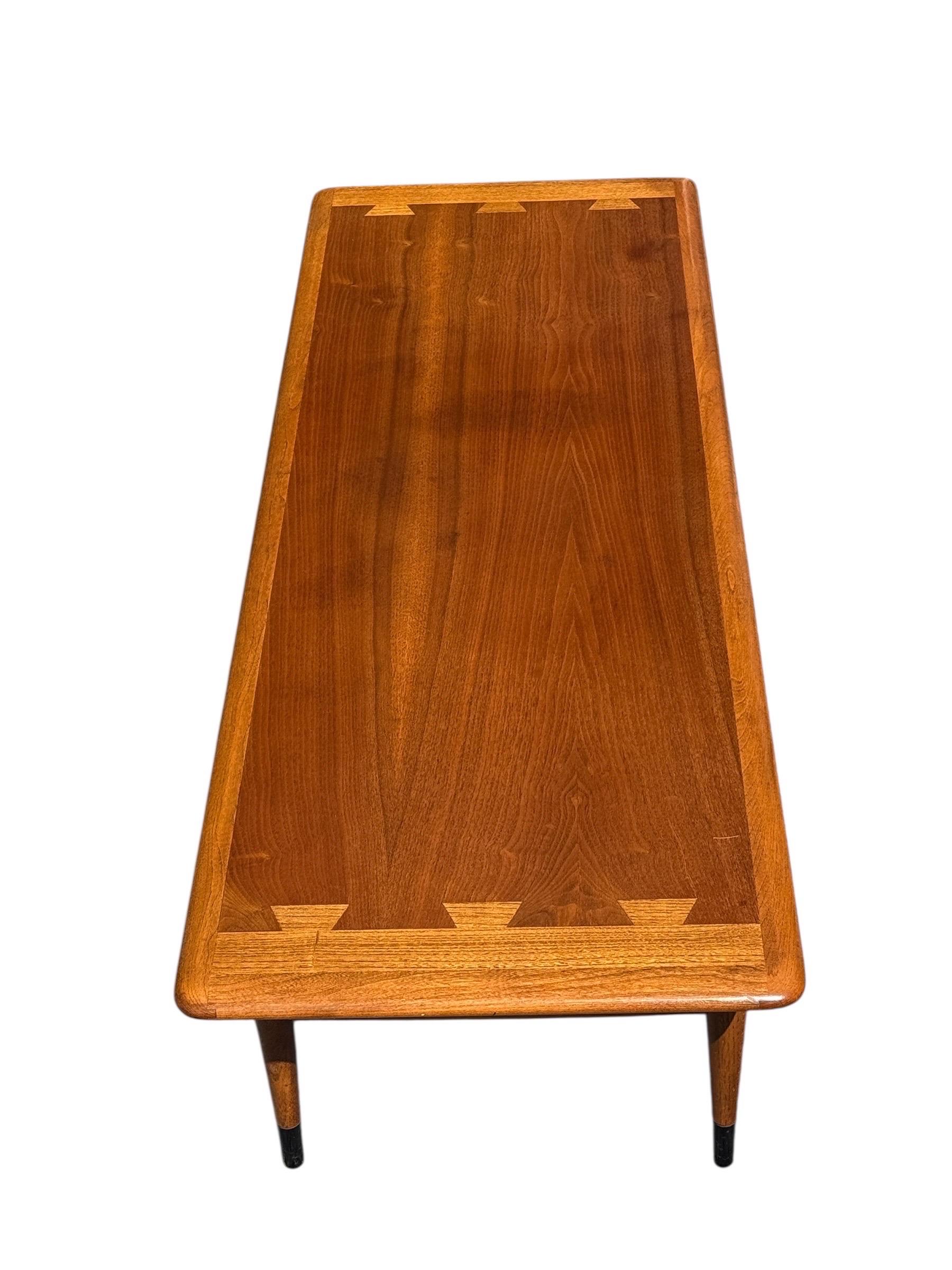 Mid-Century Modern Lane Acclaim Couchtisch aus Nussbaumholz im Angebot 5