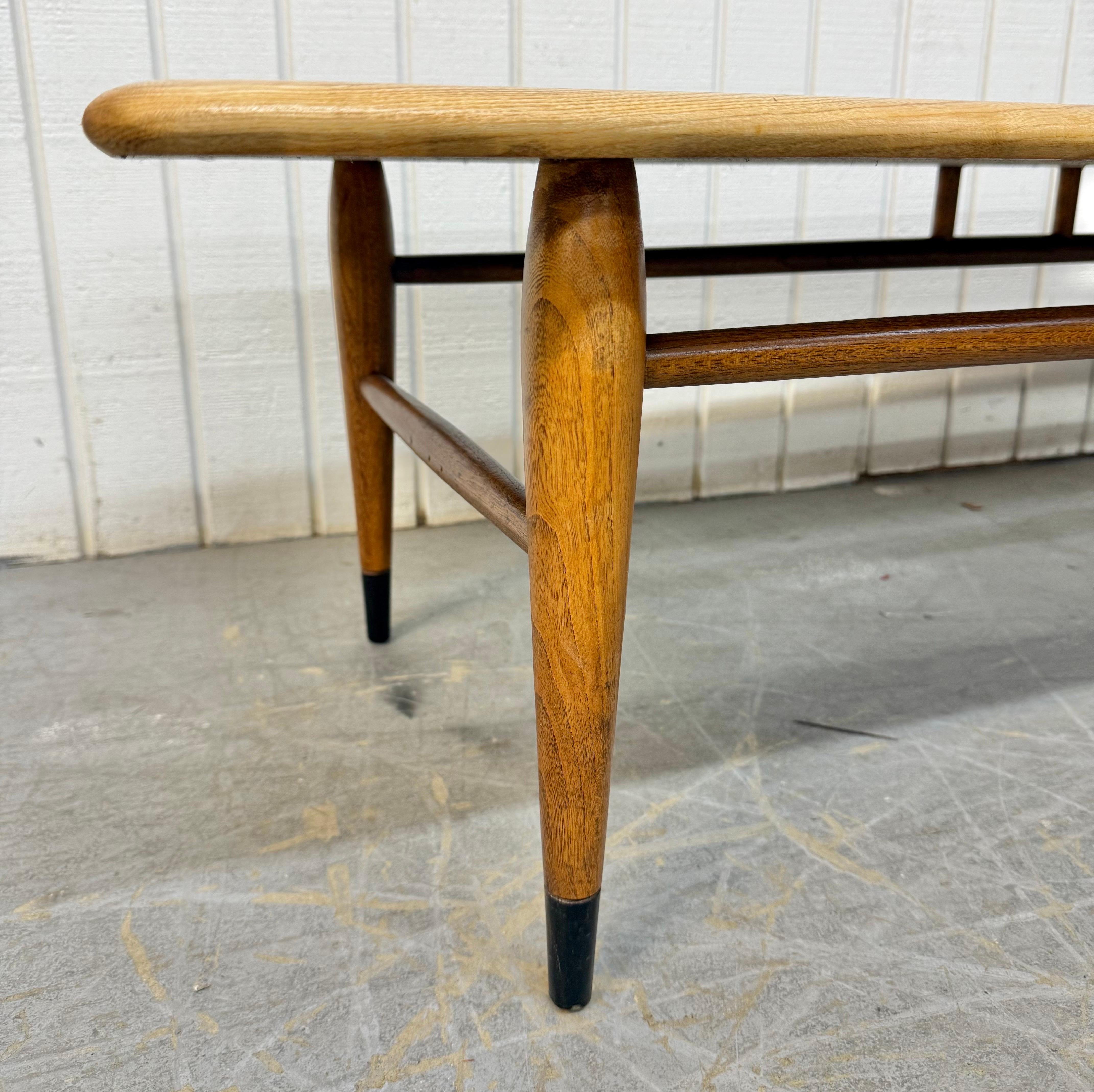 Bois Table basse en noyer The Moderns Lane Acclaim en vente