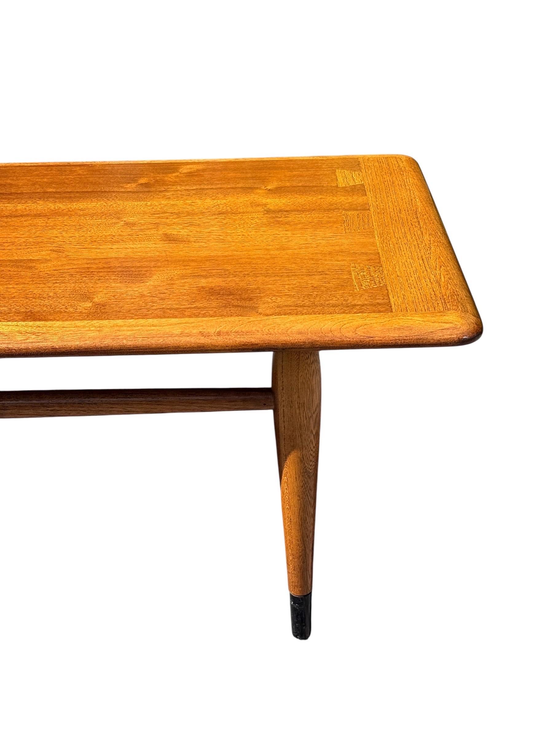 Mid-Century Modern Lane Acclaim Couchtisch aus Nussbaumholz im Angebot 2