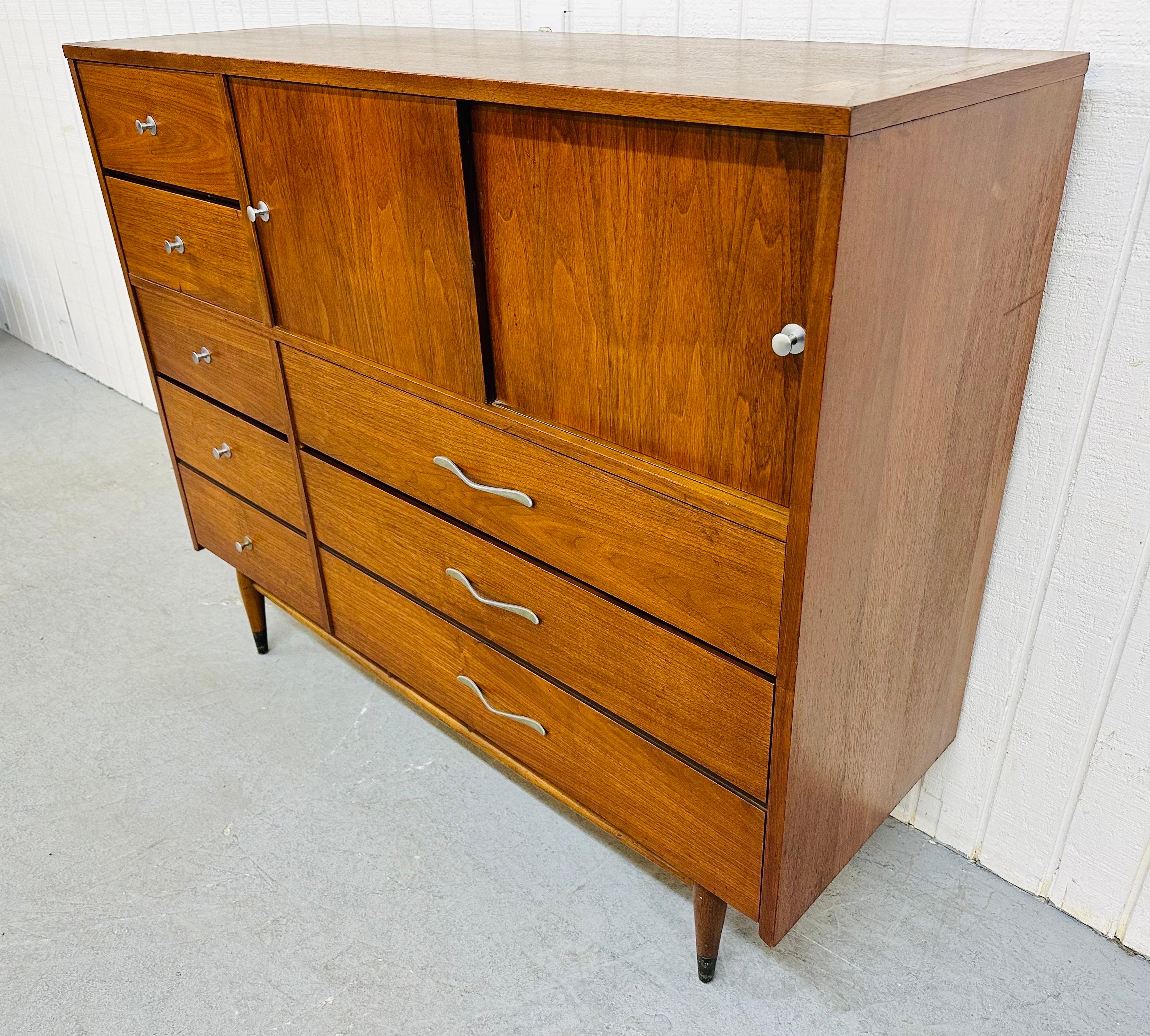 This listing is for a rare Mid-Century Modern Lane acclaim walnut Gentlemen’s chest. Featuring four drawers on the left side, two larger drawers on the bottom right side, sliding cabinet doors on the upper right that reveal more storage space,