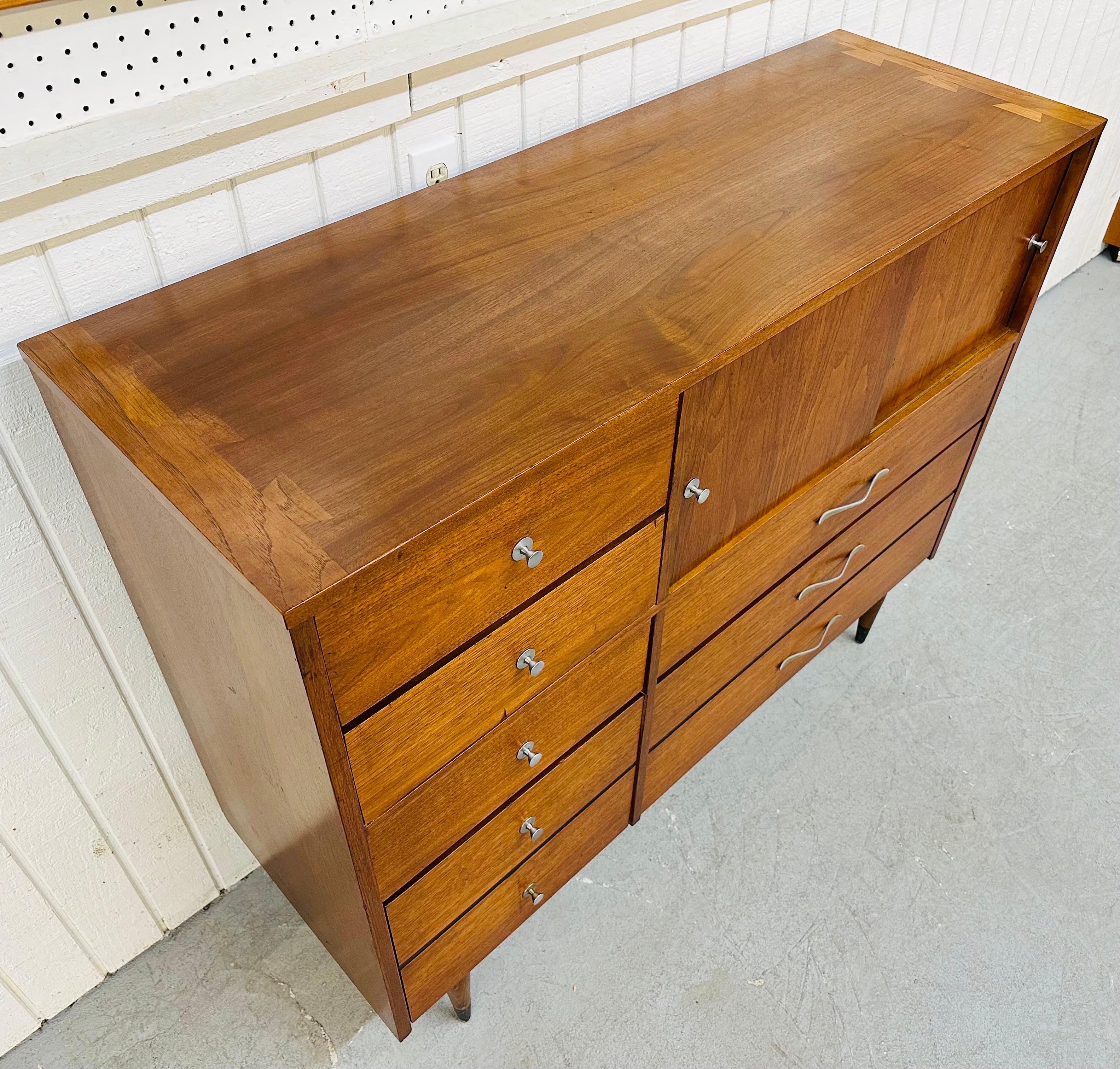 Mid-Century Modern Lane Acclaim Walnut Gentlemen’s Chest In Good Condition In Clarksboro, NJ