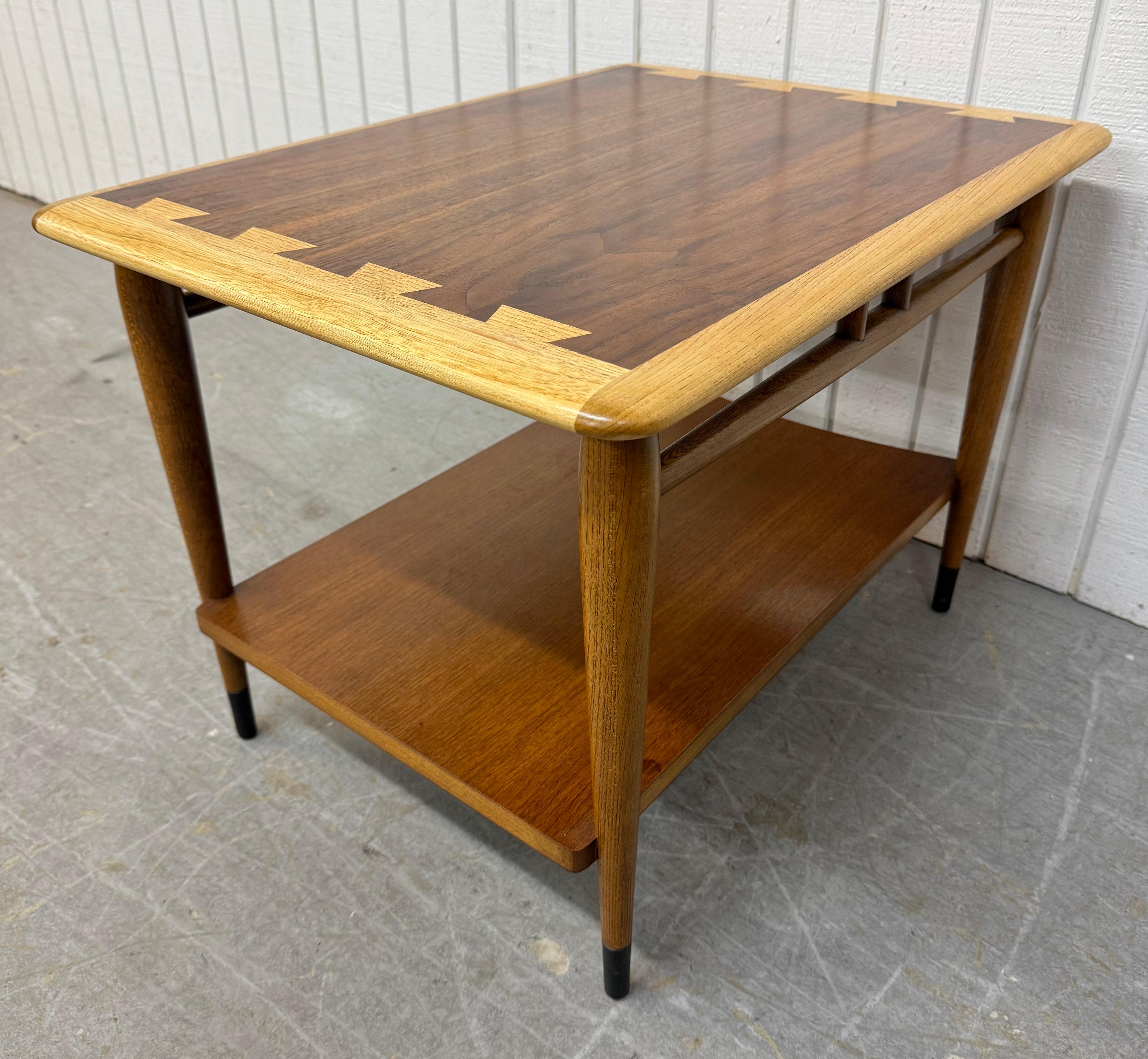 Tables d'appoint en noyer The Moderns Lane Acclaim - Lot de 2 en vente 3