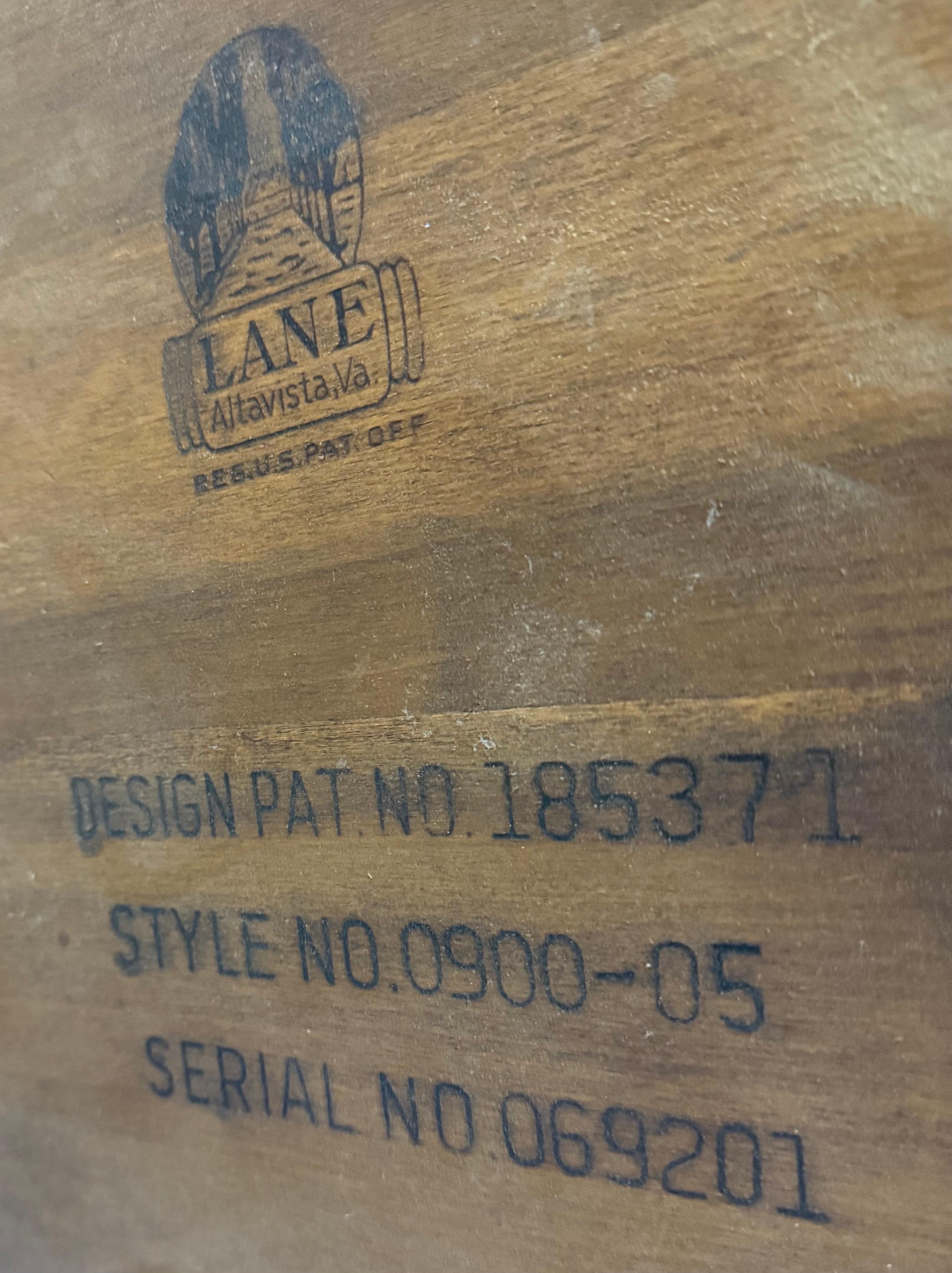 Tables d'appoint en noyer The Moderns Lane Acclaim - Lot de 2 en vente 5