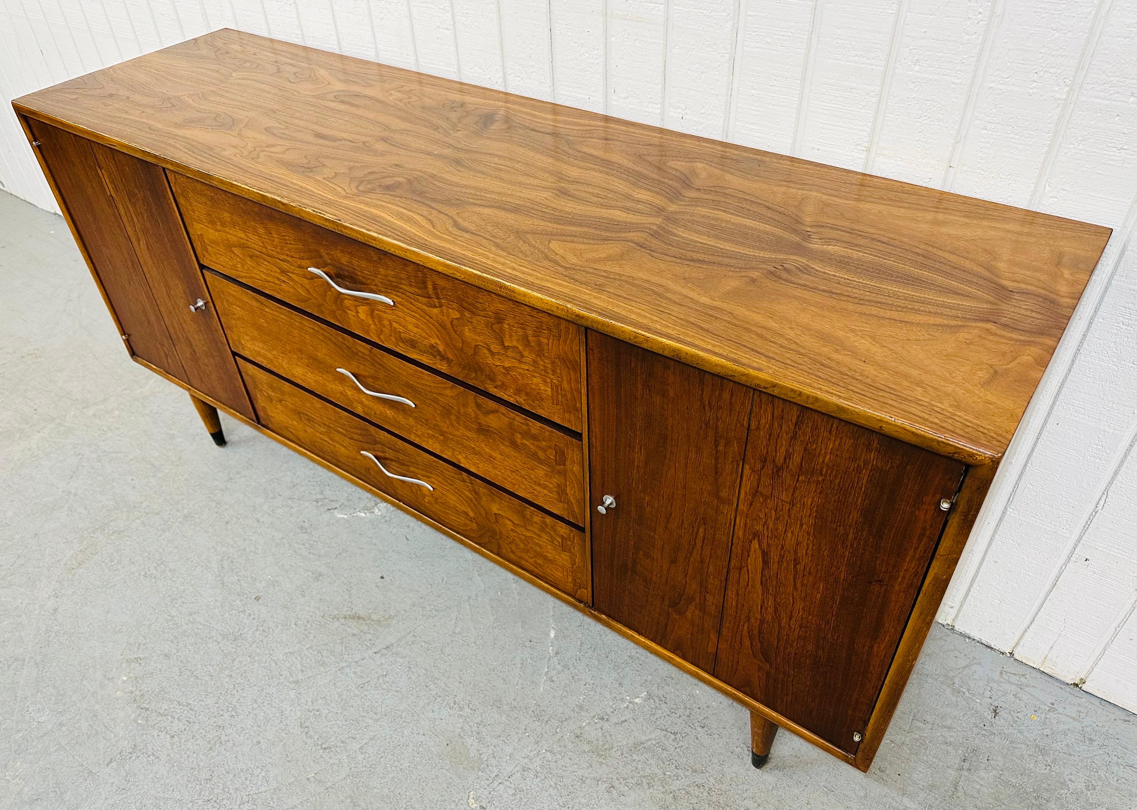 20th Century Mid-Century Modern Lane Acclaim Walnut Sideboard