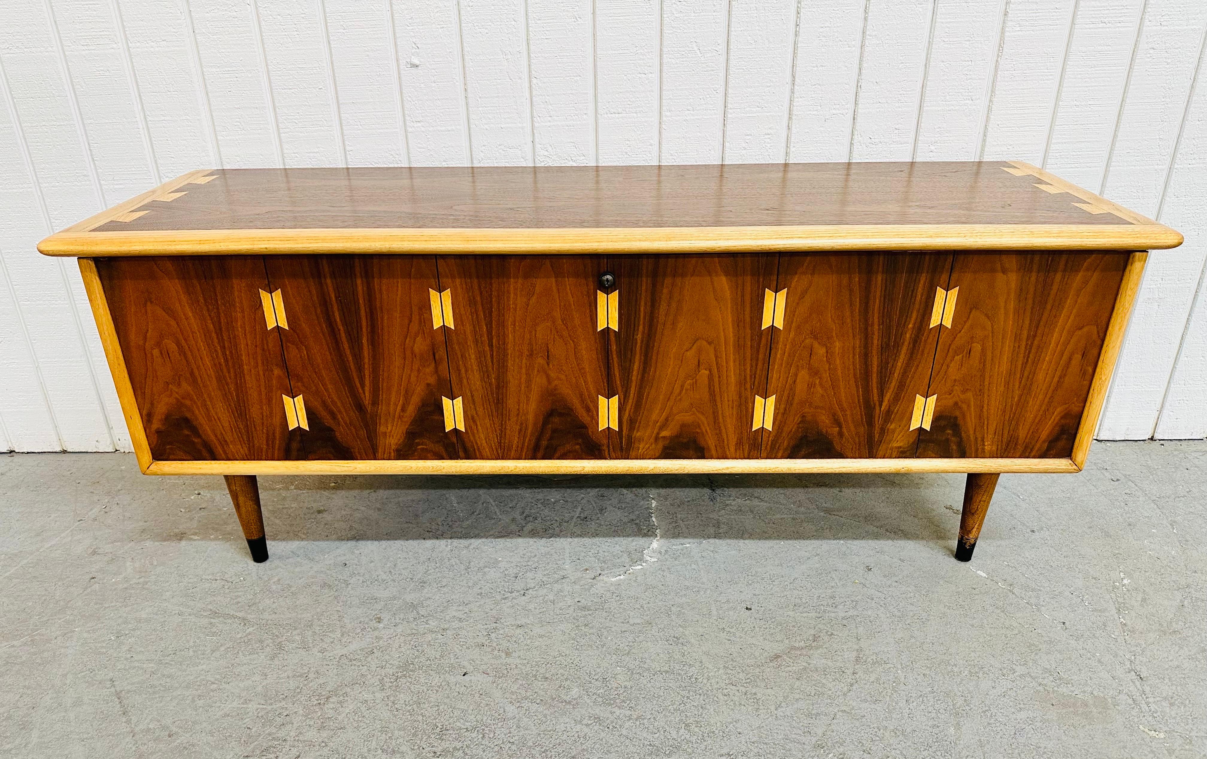 This listing is for a Mid-Century Modern Lane Acclaimed Walnut Cedar Chest. Featuring a straight line design, iconic Lane Acclaimed dove tailed top, original push button lock that opens up to a cedar lined storage area, modern legs with black tips,