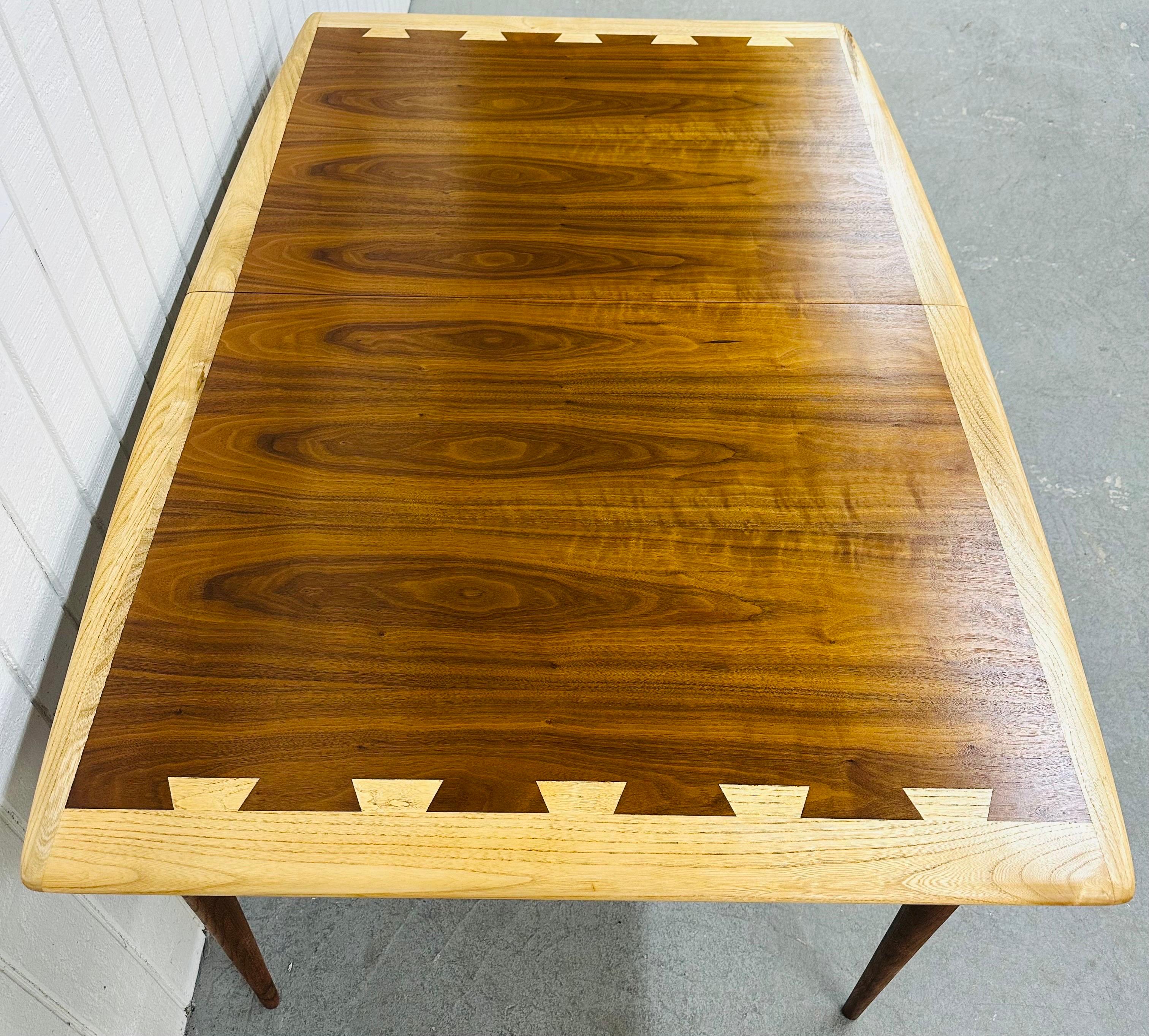 Mid-Century Modern Lane Acclaimed Walnut Dining Table In Good Condition For Sale In Clarksboro, NJ