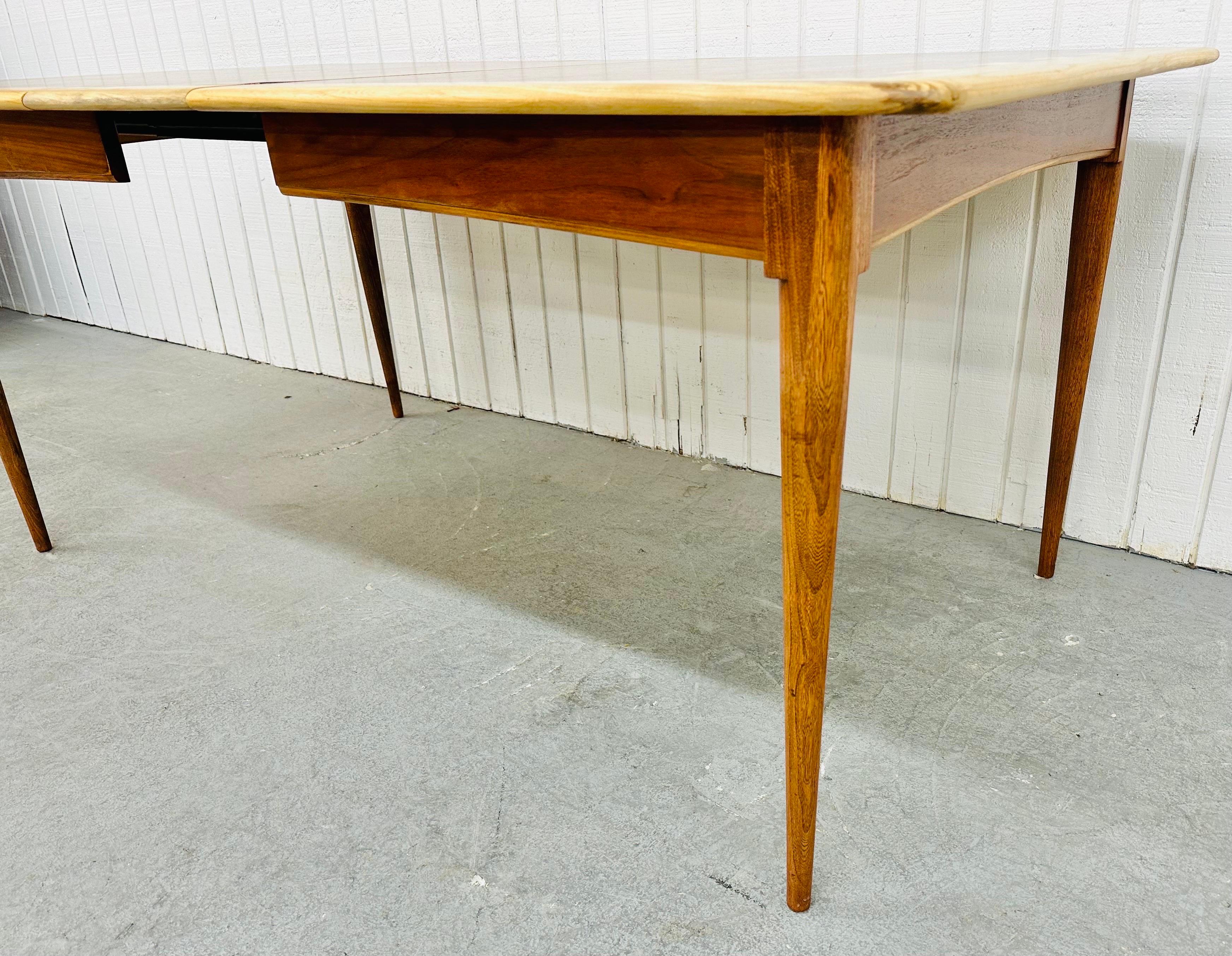 Wood Mid-Century Modern Lane Acclaimed Walnut Dining Table For Sale