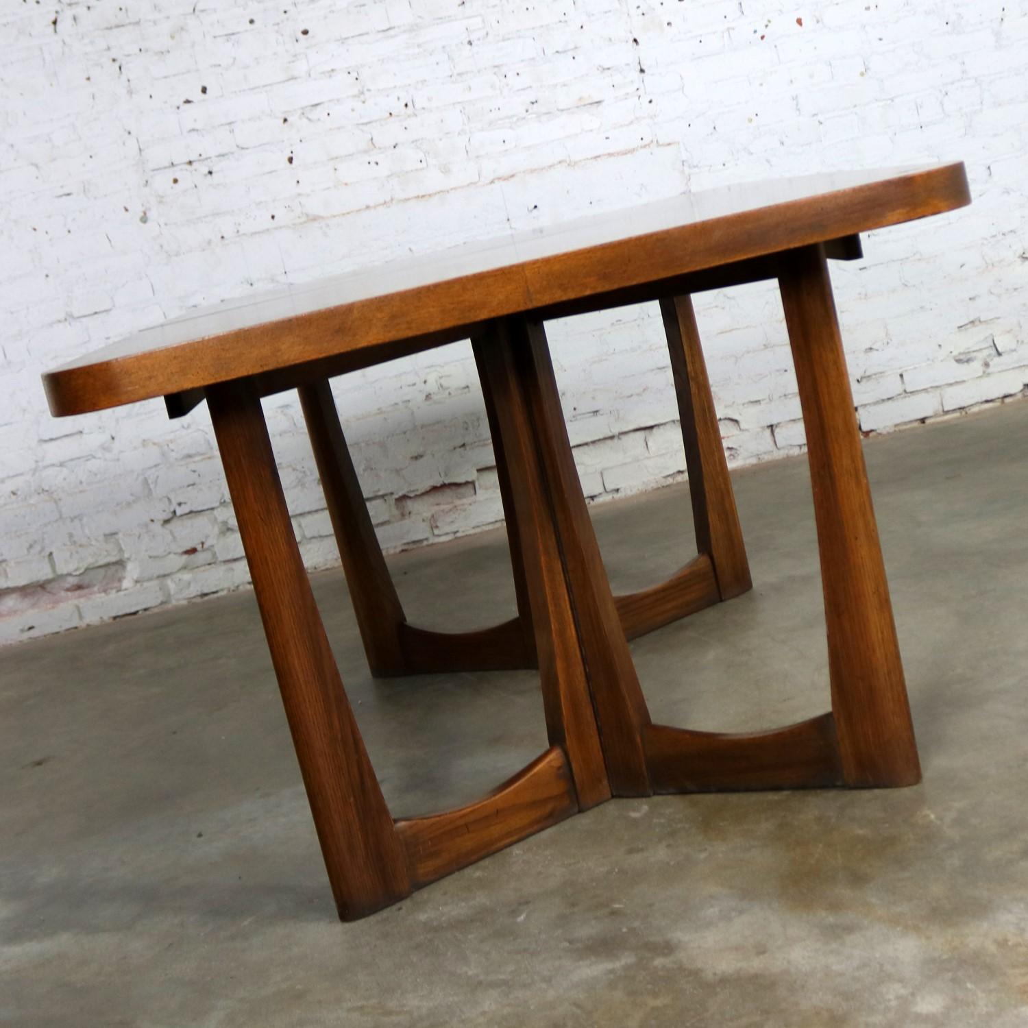 Handsome Mid-Century Modern oak veneer expanding dining table from Lane Alta Vista. It is in fabulous vintage condition. There were small spots to the finish on each of the four corners from having plastic dots which padded a glass top that was on