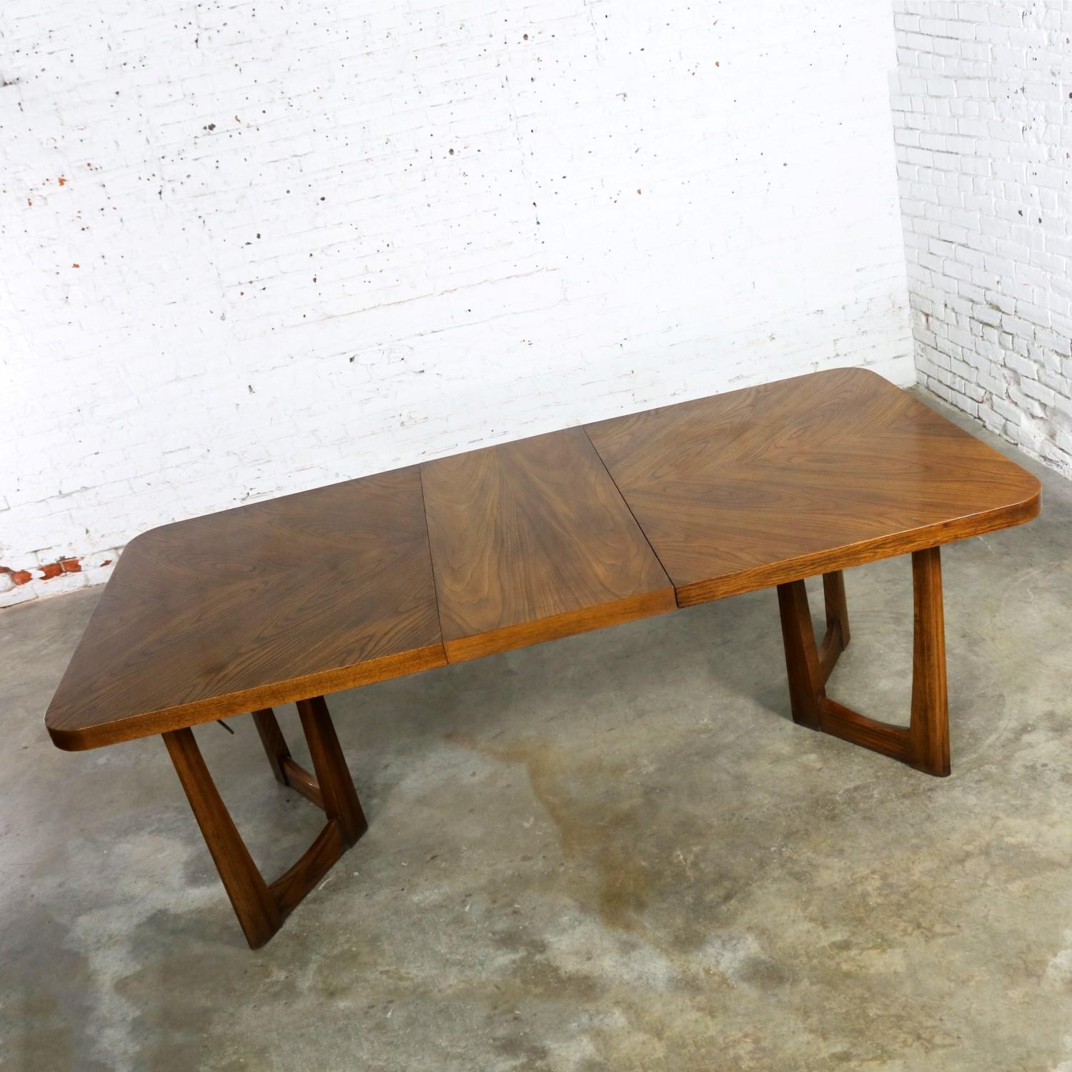 Mid-Century Modern Lane Alta Vista Oak Expanding Dining Table In Good Condition In Topeka, KS