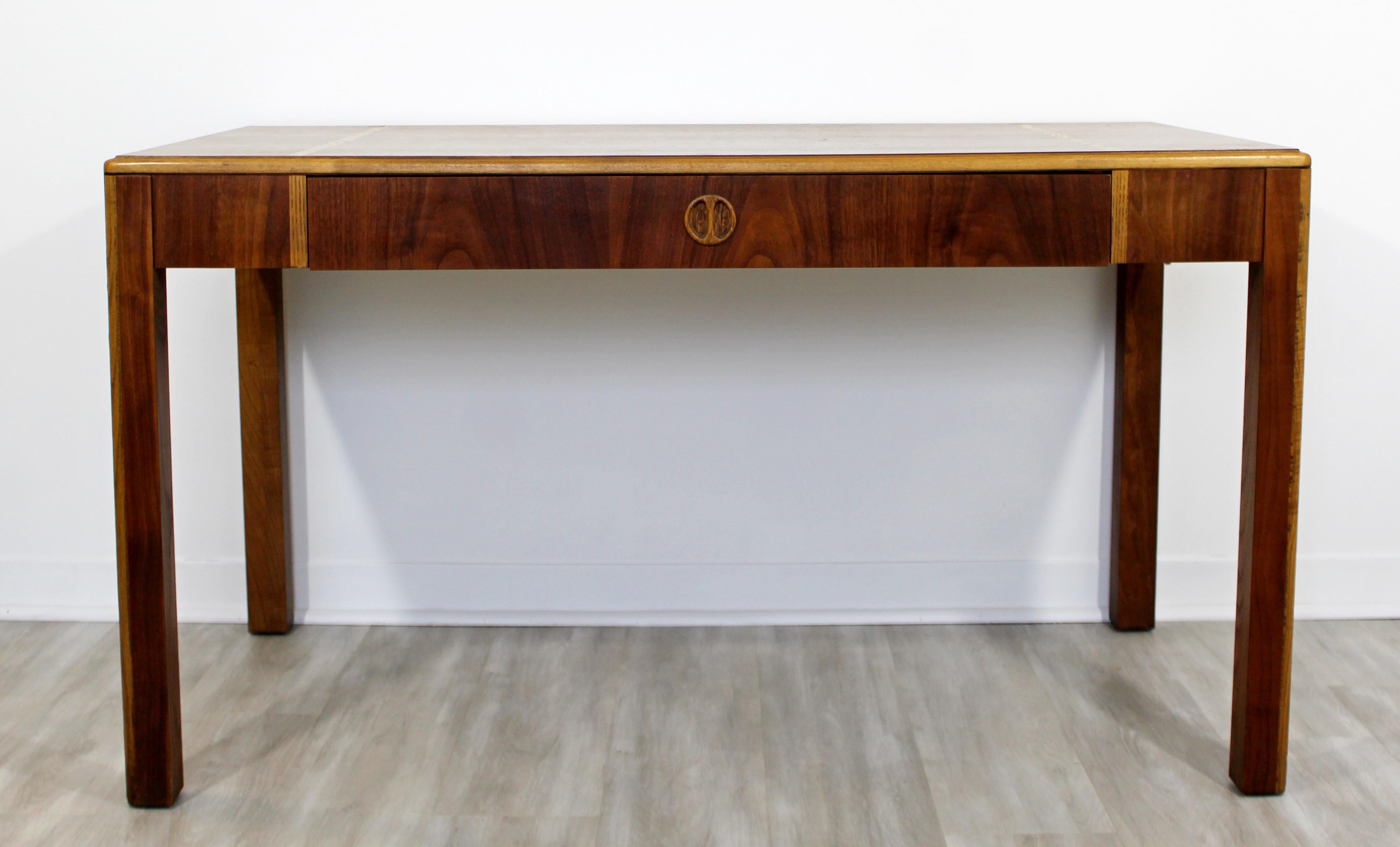 For your consideration is a lovely, Parsons desk or console table, with one drawer, by Lane Altavista, circa 1960s. In excellent vintage condition. The dimensions are 52