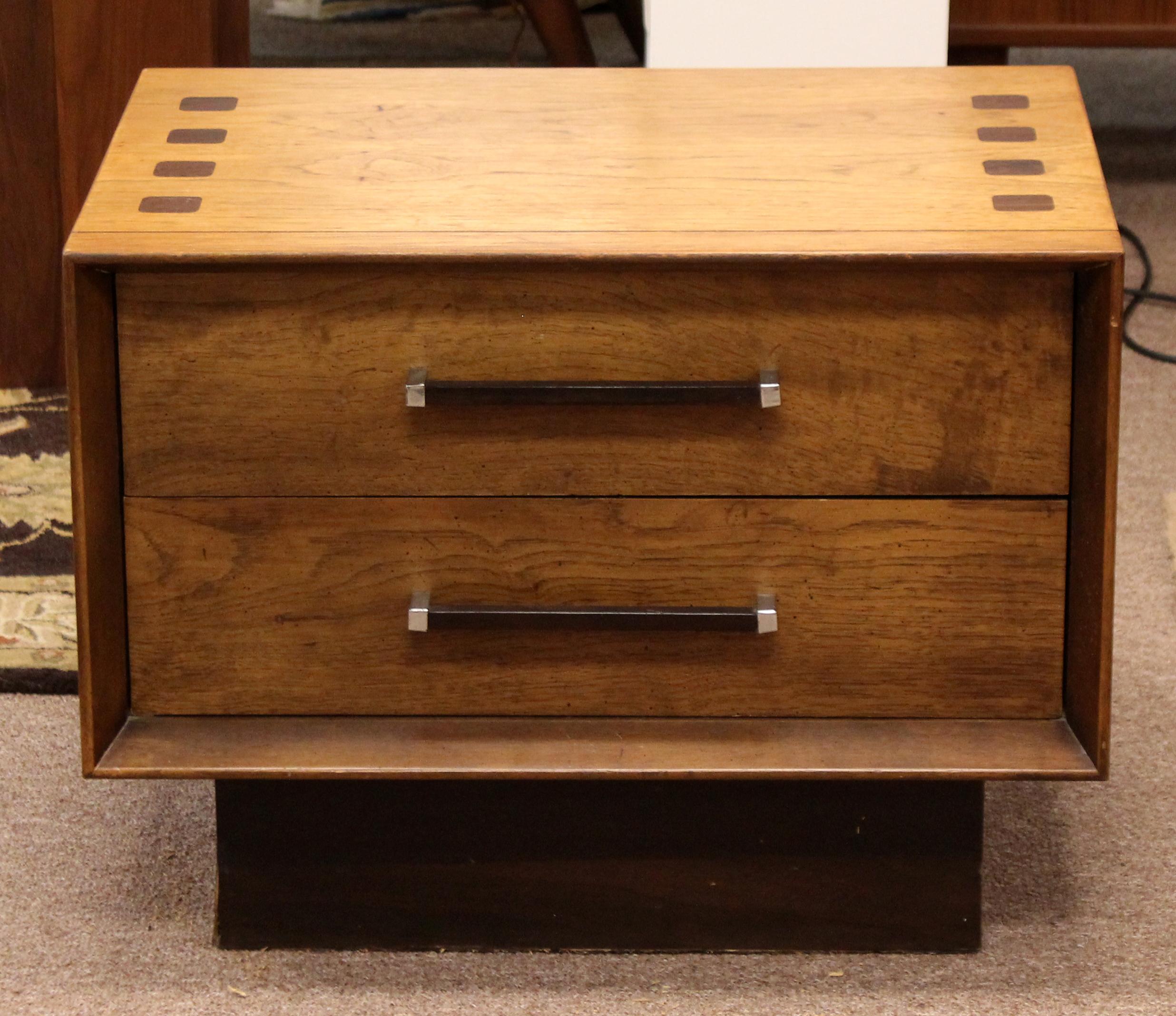 For your consideration is a beautiful, ribbed walnut and rosewood nightstand, by Lane Altavista, circa 1960s. In very good vintage condition. The dimensions are 26