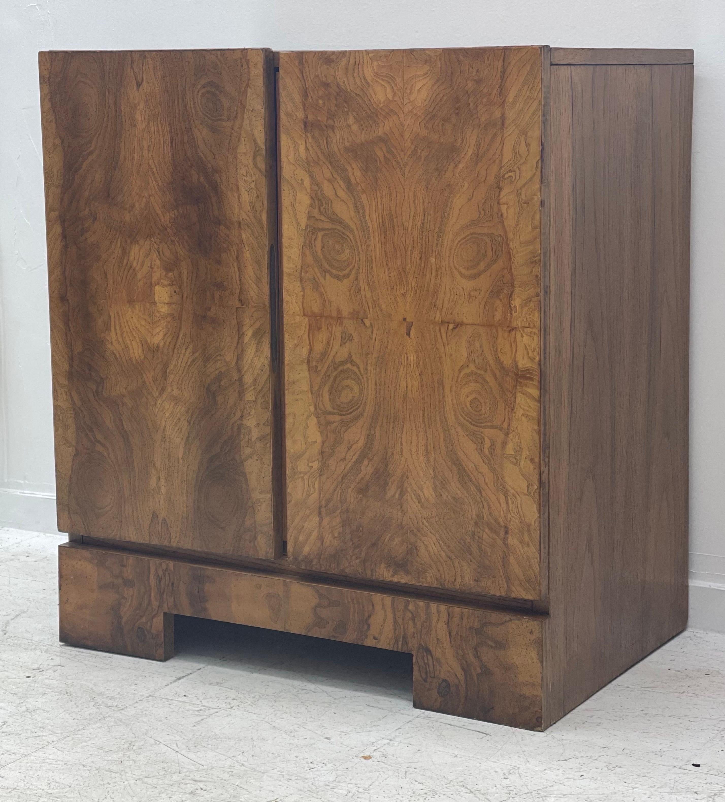 Beautiful 1970's burl-wood side table with height adjustable shelf. Originally designed by Roland Carter for Lane Furniture, this 