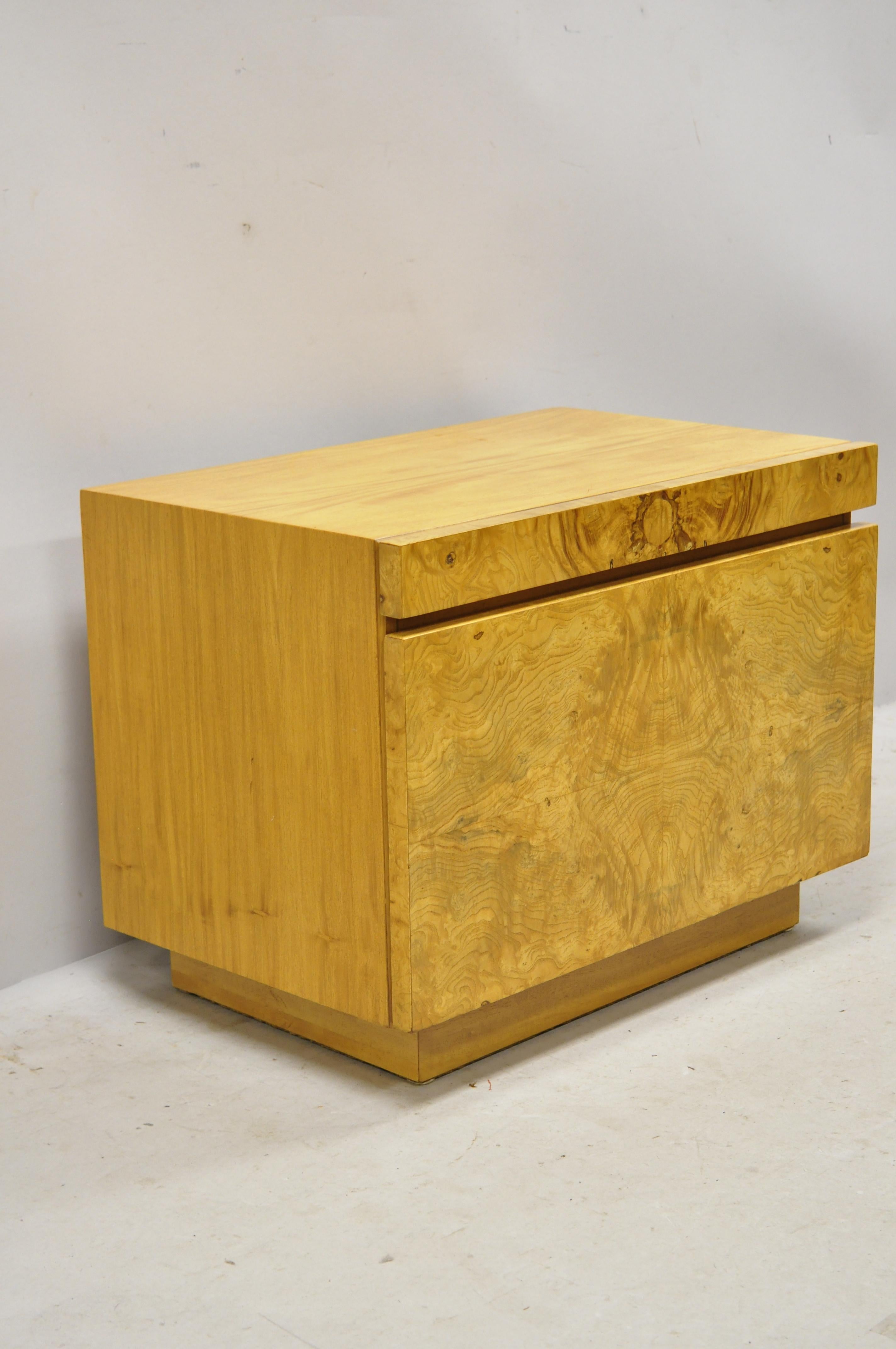 Mid-Century Modern lane burl wood Milo Baughman style nightstand bedside table. Item features one deep drawer, one pullout / pull-out surface, beautiful wood grain, original stamp, clean modernist lines, quality American craftsmanship, circa
