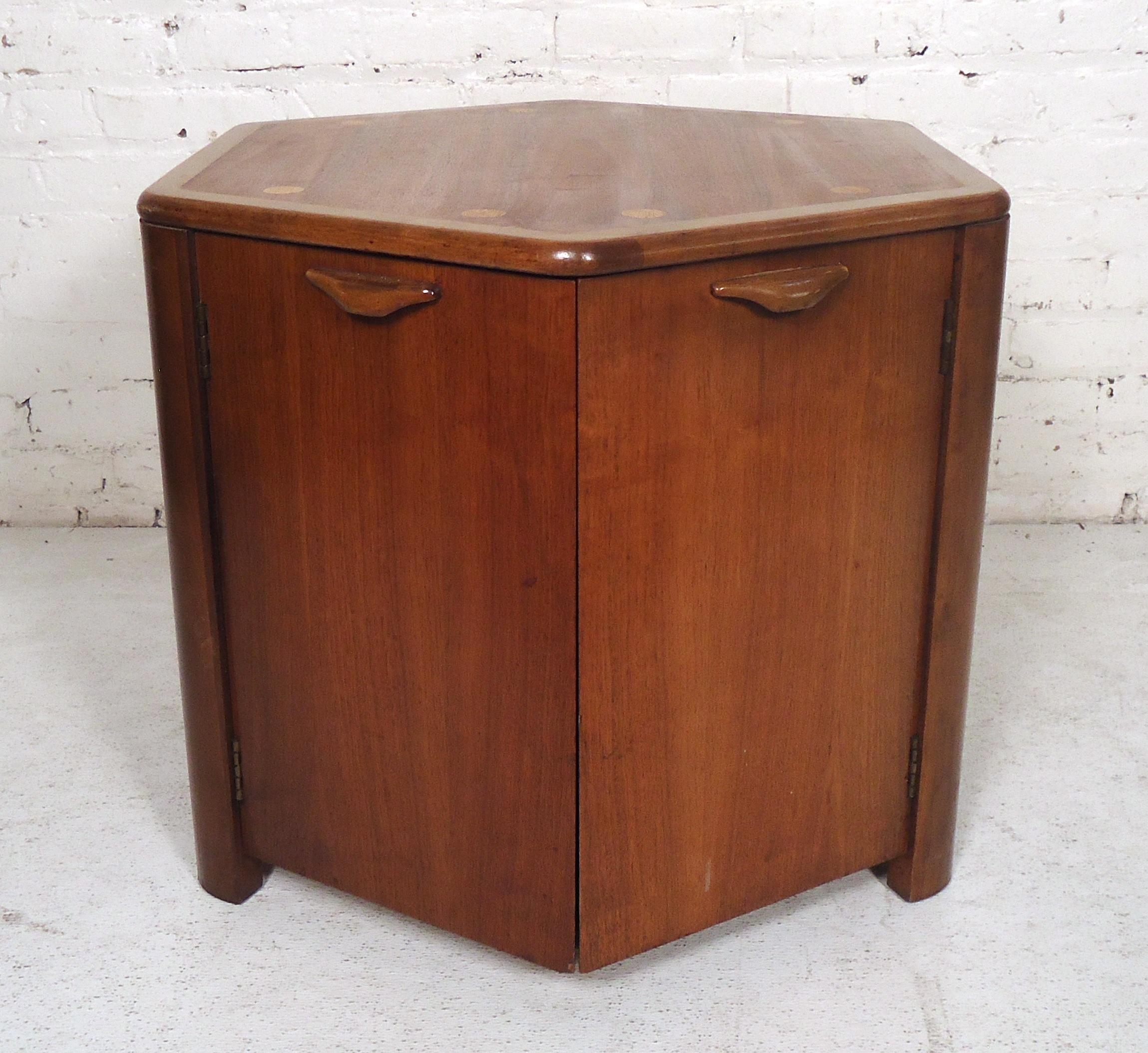 This beautiful vintage modern end table features two cabinet doors sculpted pulls. Unique two-tone design with oak and walnut wood grain showing quality craftsmanship. This wonderful six-sided table offers plenty of room for storage in its large