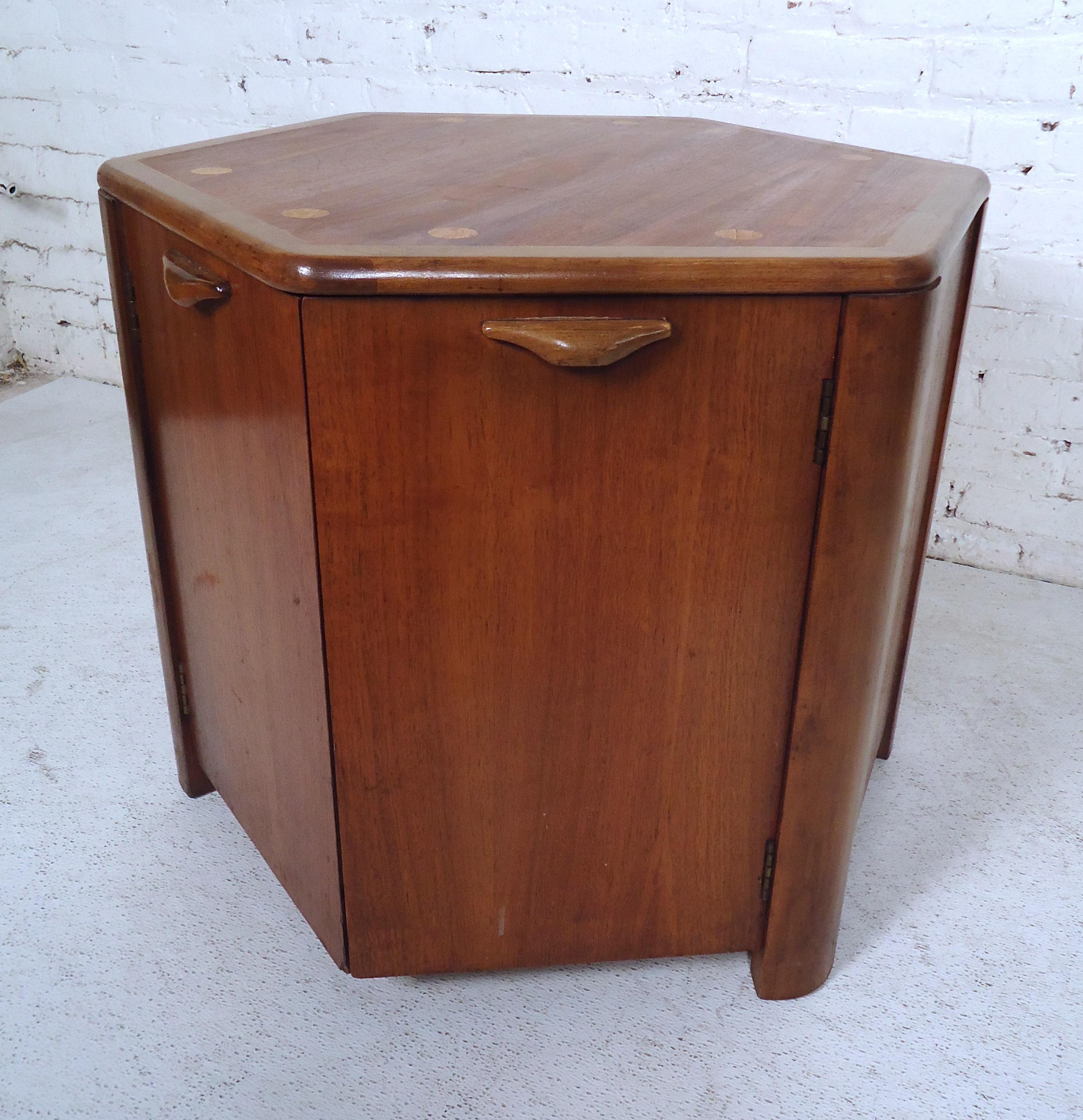 Mid-Century Modern Lane Cabinet In Good Condition In Brooklyn, NY