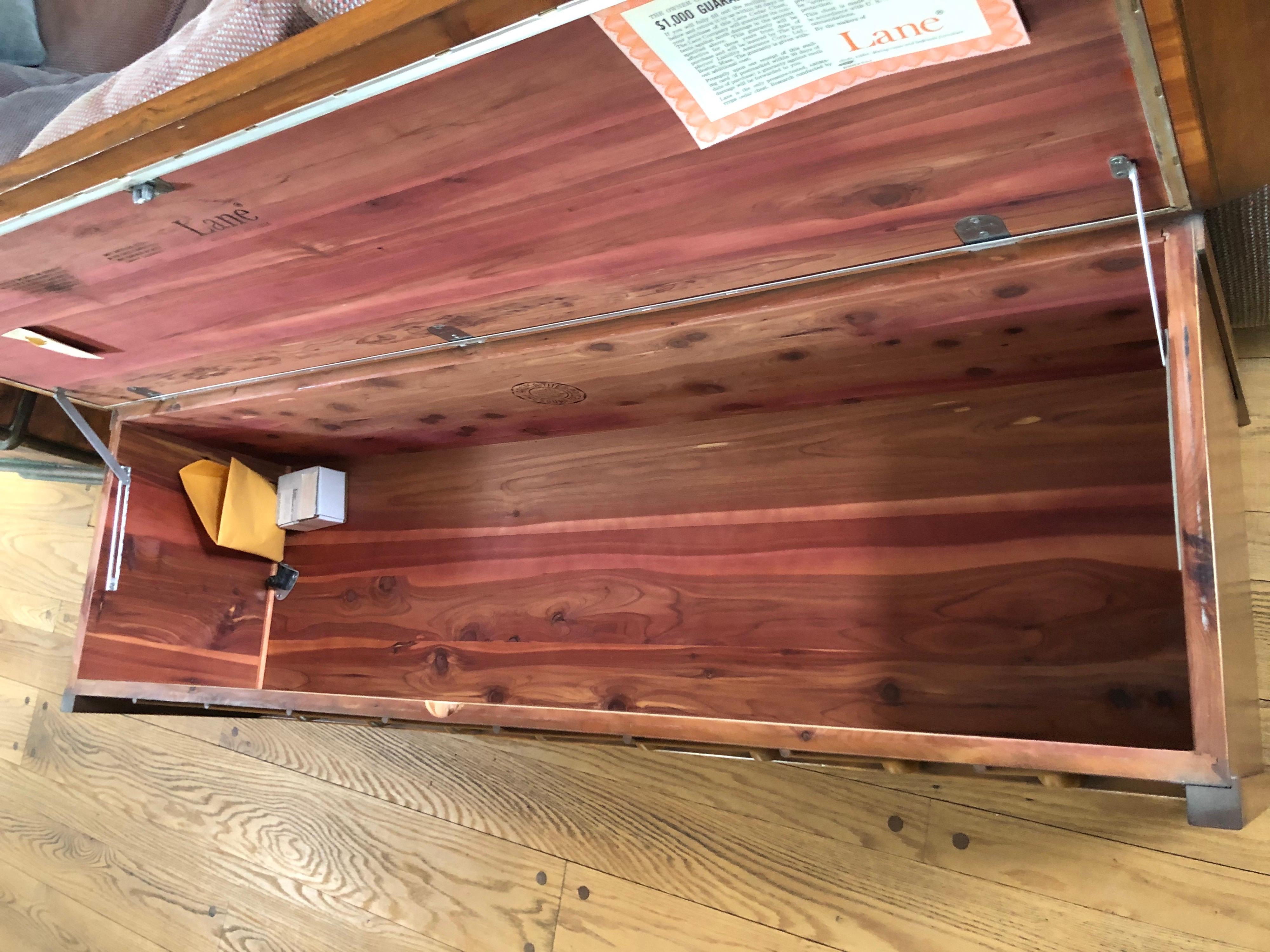 Mid-Century Modern Lane Cedar Chest In Good Condition In Redding, CT