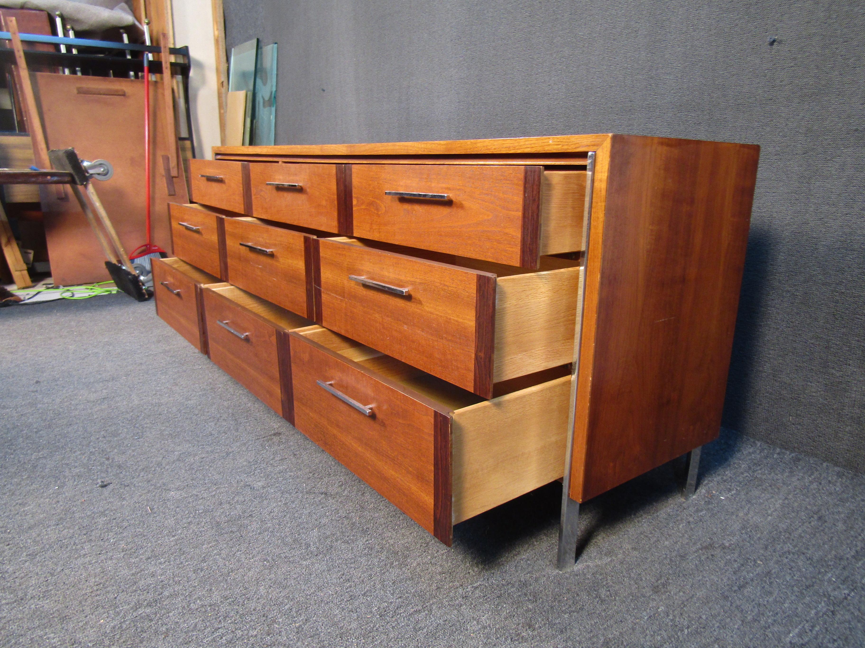 Credenza Lane moderna di metà secolo in vendita 4