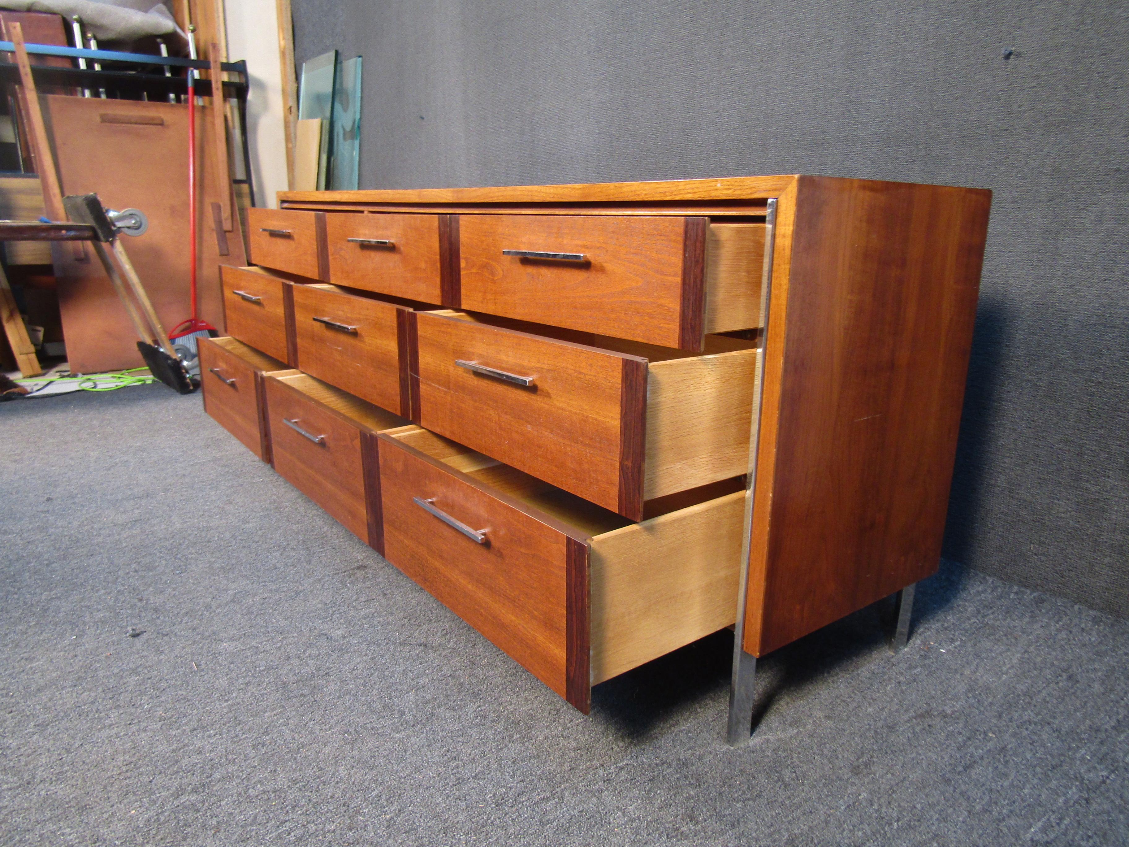 Mid-Century Modern Lane Credenza For Sale 4