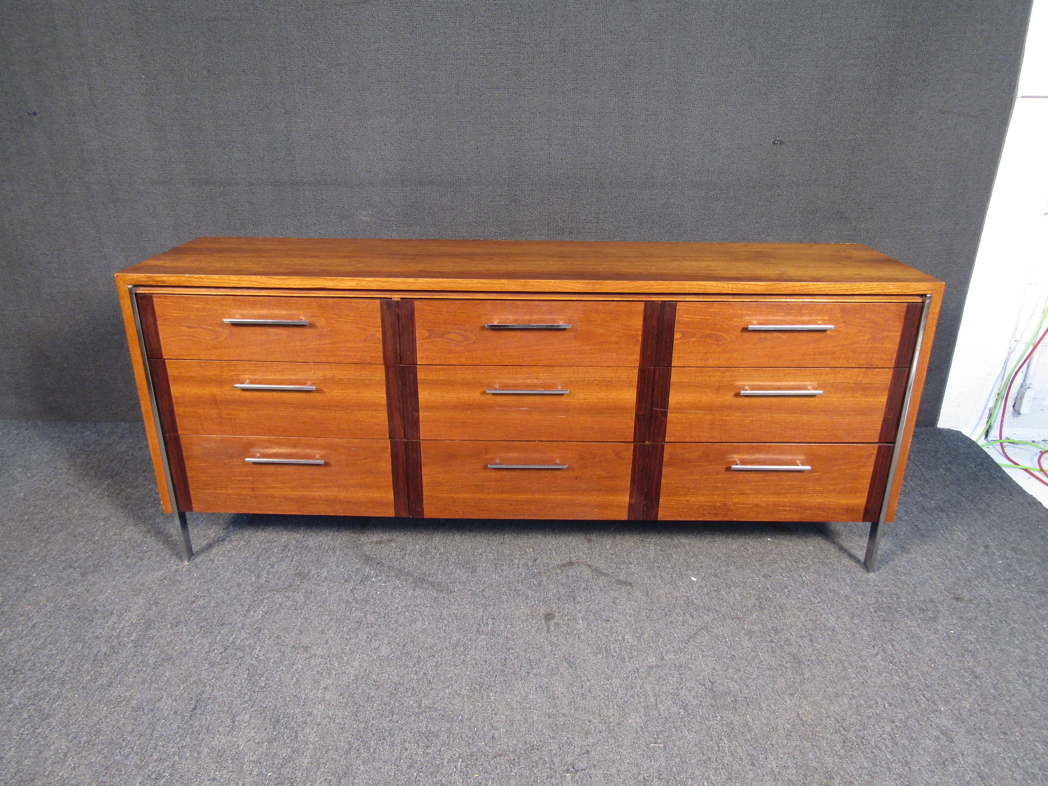 Gorgeous vintage modern credenza by Lane featuring nine drawers total with sleek metal handles. This piece is made with a beautiful mix of rosewood and walnut.
Please confirm item location (NY or NJ).