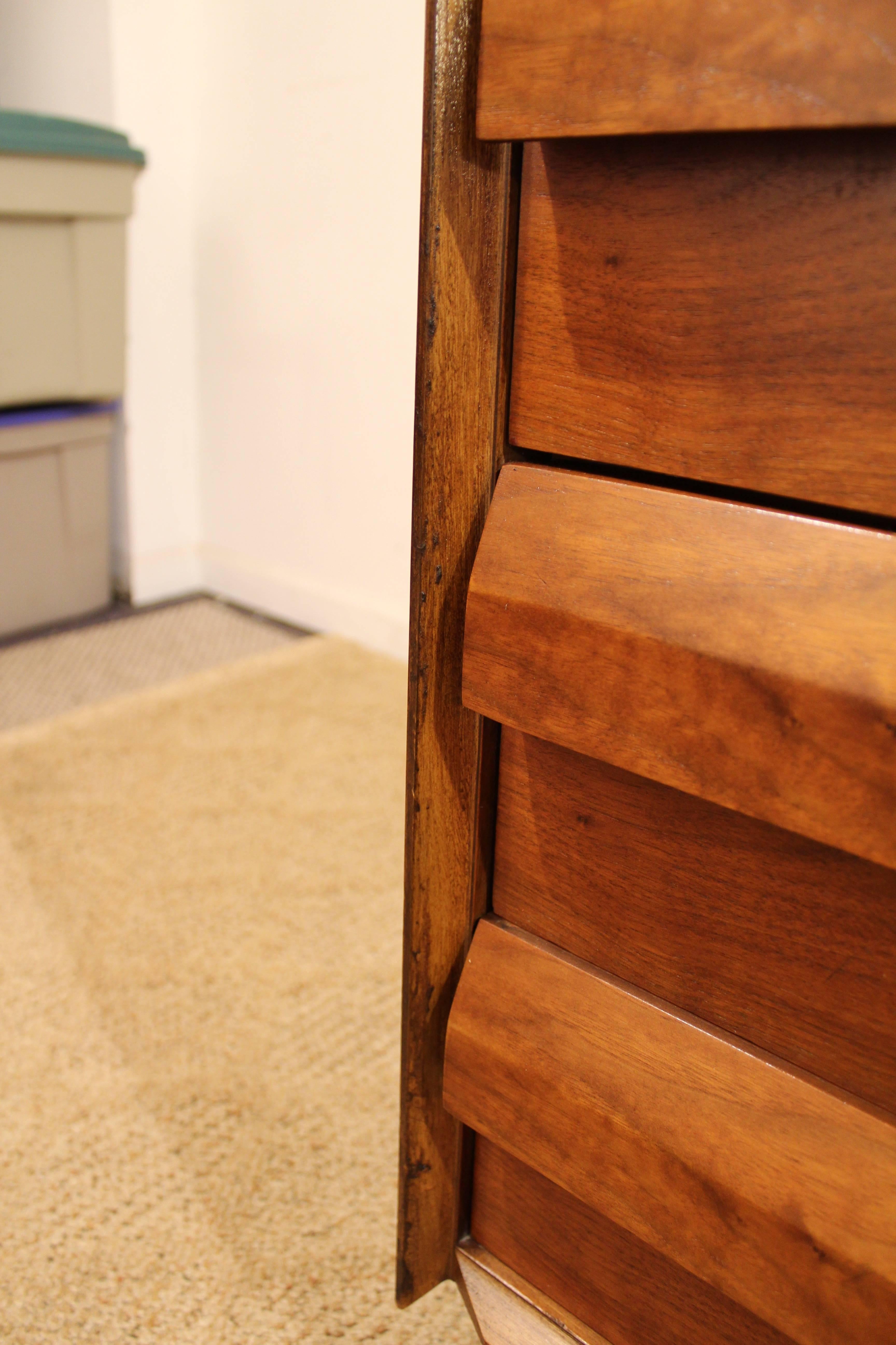 Mid-Century Modern Lane 'First Edition' Shark Fin Walnut Credenza 4