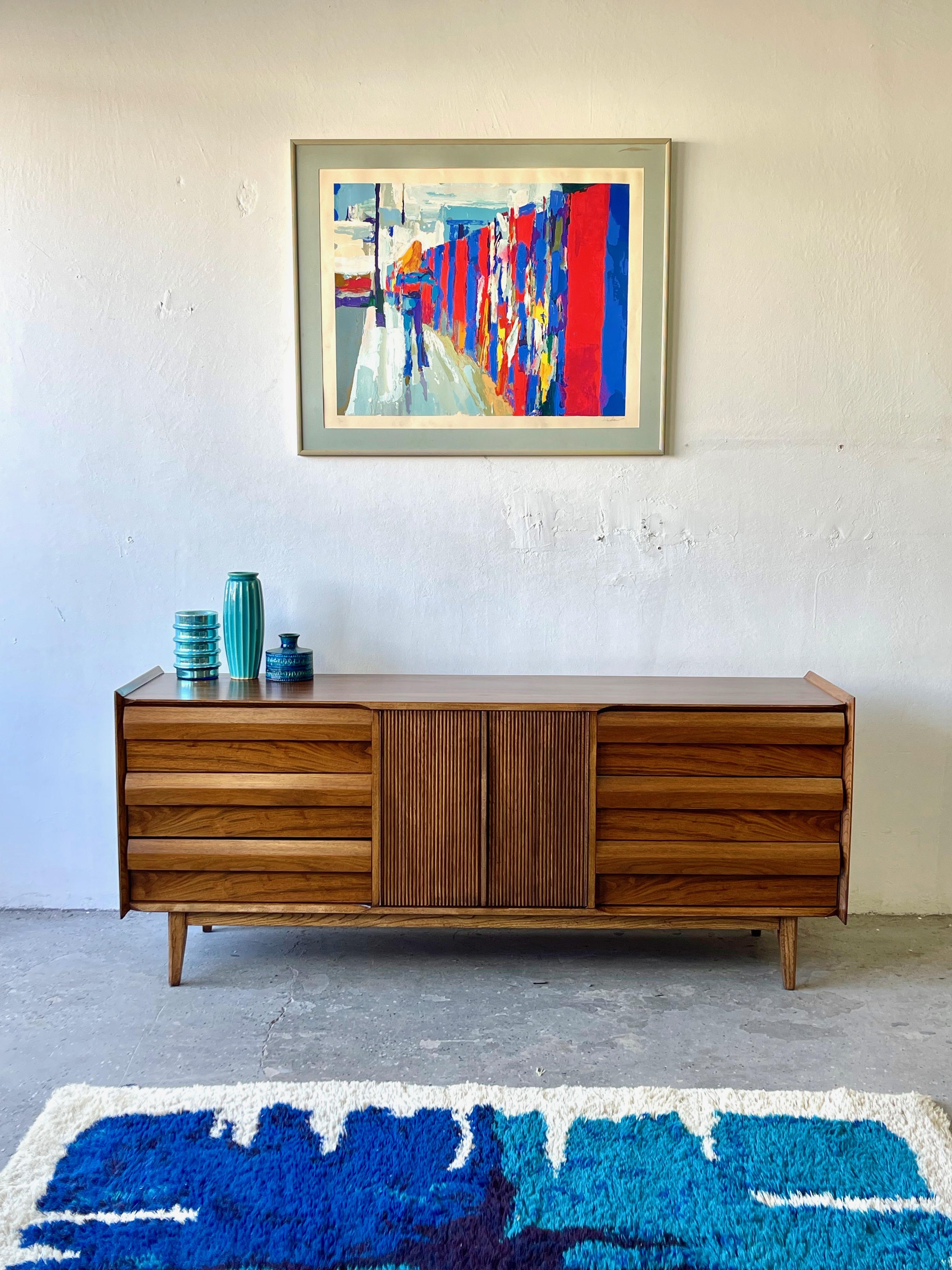 Beautiful Restored Modernist Lane First Edition long walnut credenza / dresser Scandia Line, stunning black figured walnut, amazing graining, Ribbed doors with shelves, 3 generous size drawers, top drawer divider. dove tail joinery. Wood grain is