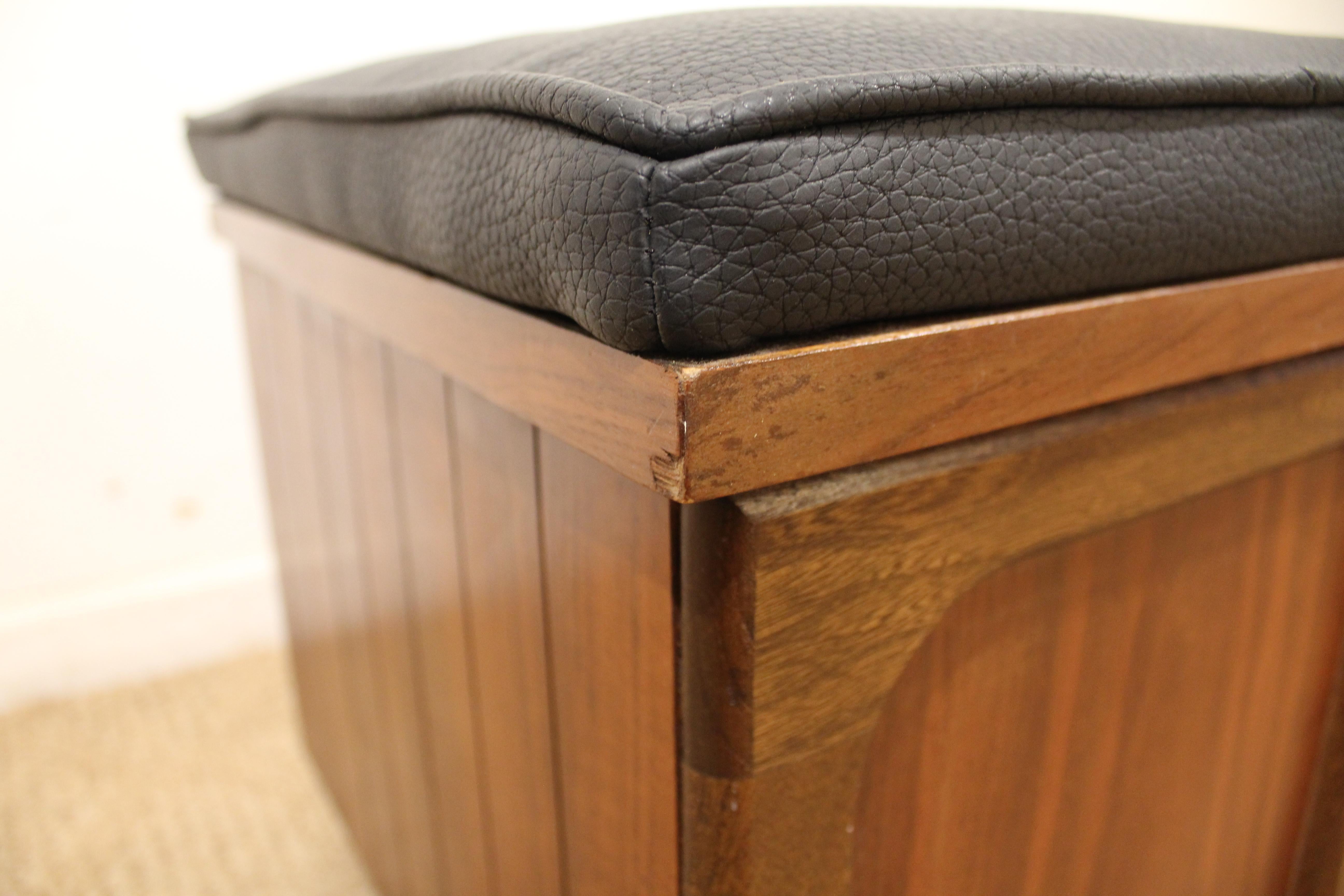 Mid-Century Modern Lane Furniture Cedar Blanket Chest Bench on Wheels 2