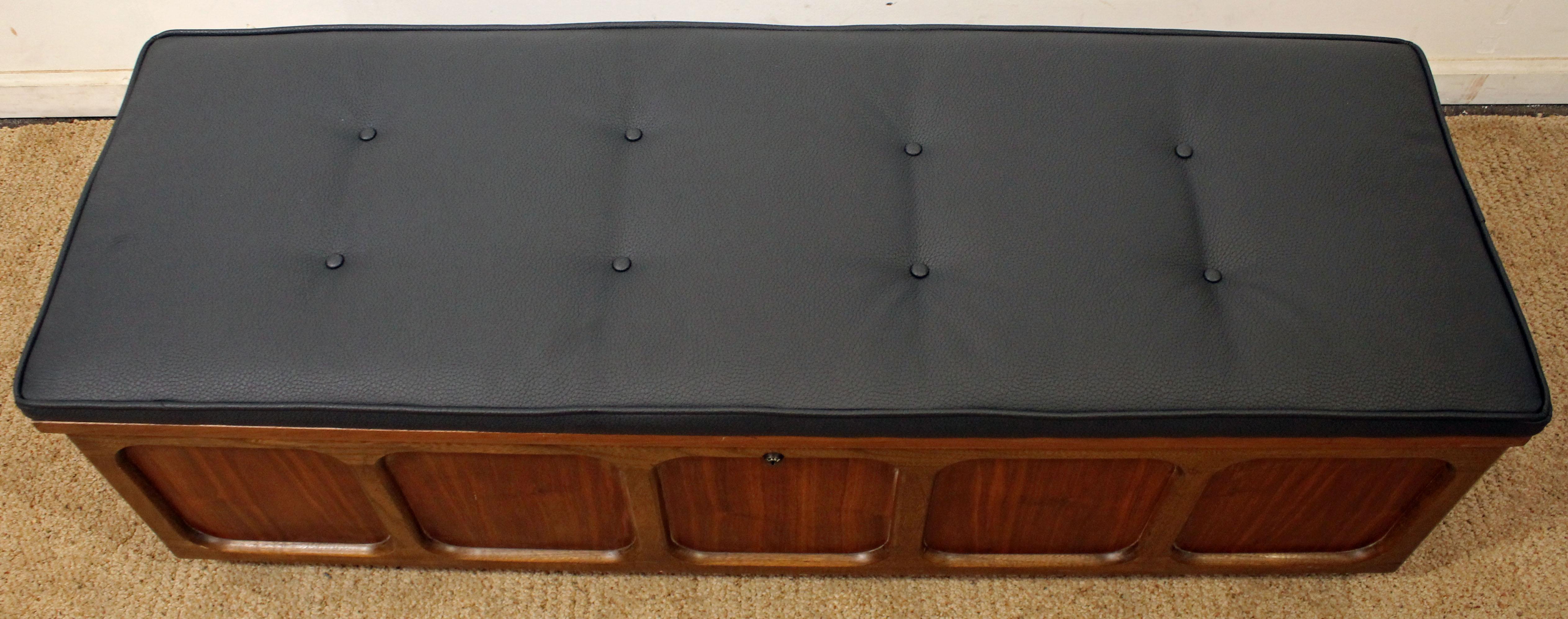 lane cedar chest with cushion top