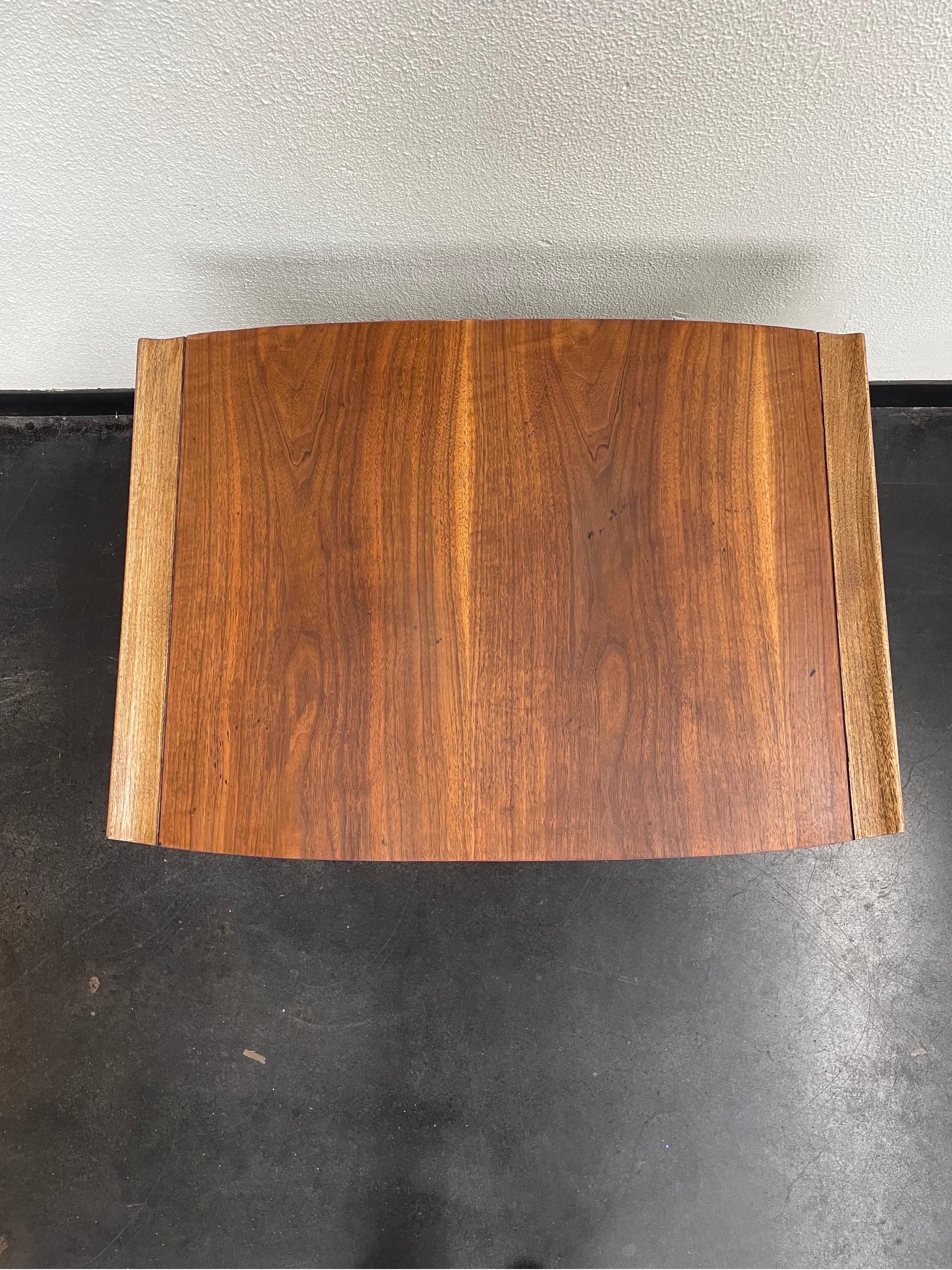 Mid-Century Modern Lane Furniture End Table In Good Condition In Philadelphia, PA