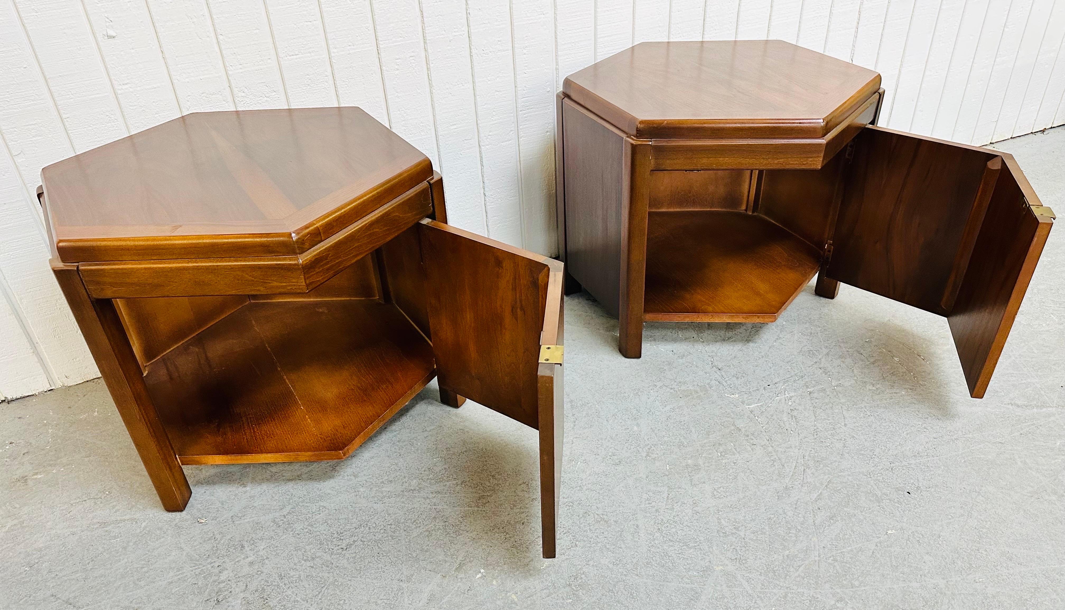 Mid-Century Modern Lane Hexagonal Walnut Side Tables - Set of 2 In Good Condition In Clarksboro, NJ