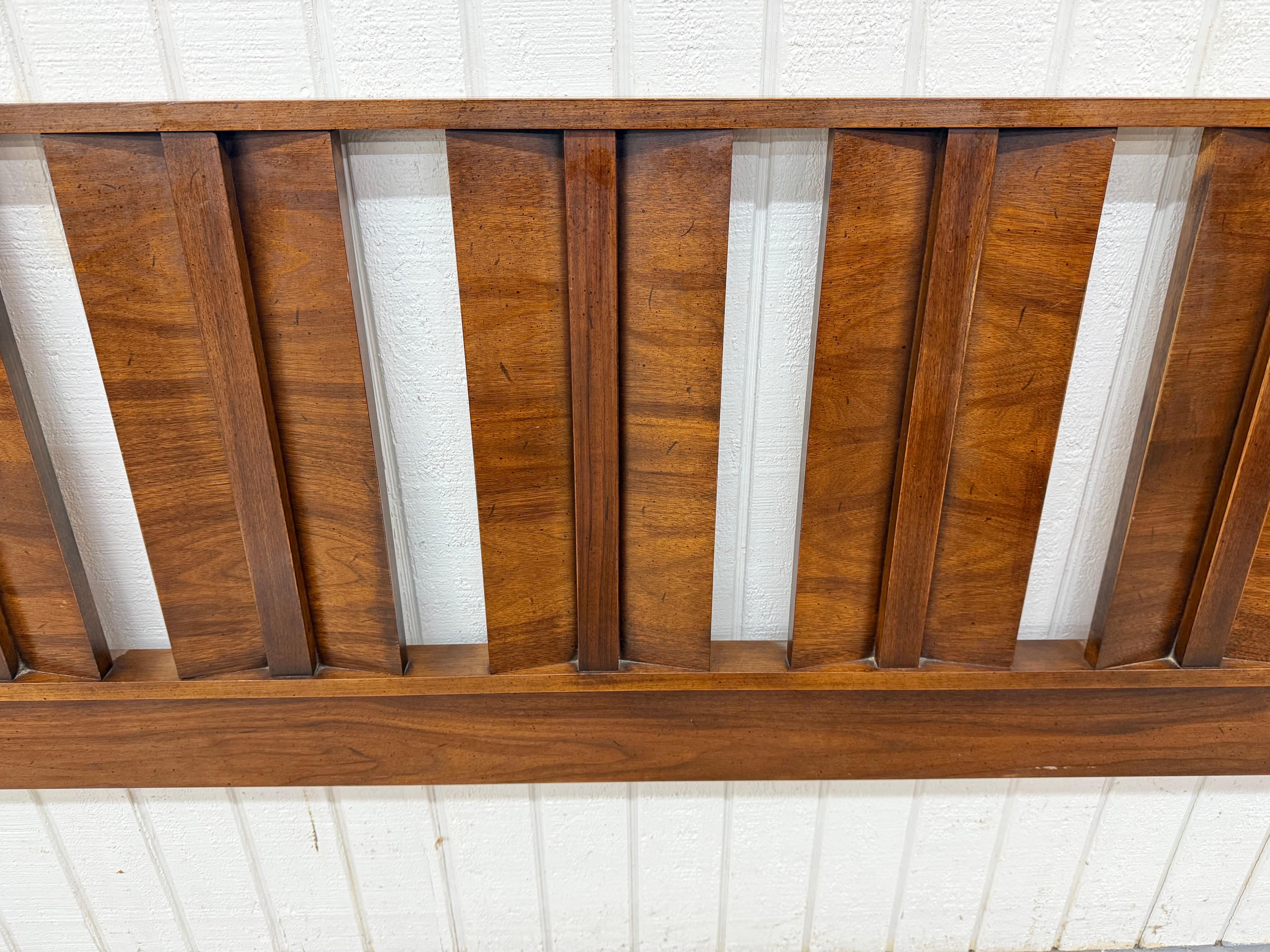 Mid-Century Modern Lane King Size Walnut Headboard In Good Condition For Sale In Clarksboro, NJ