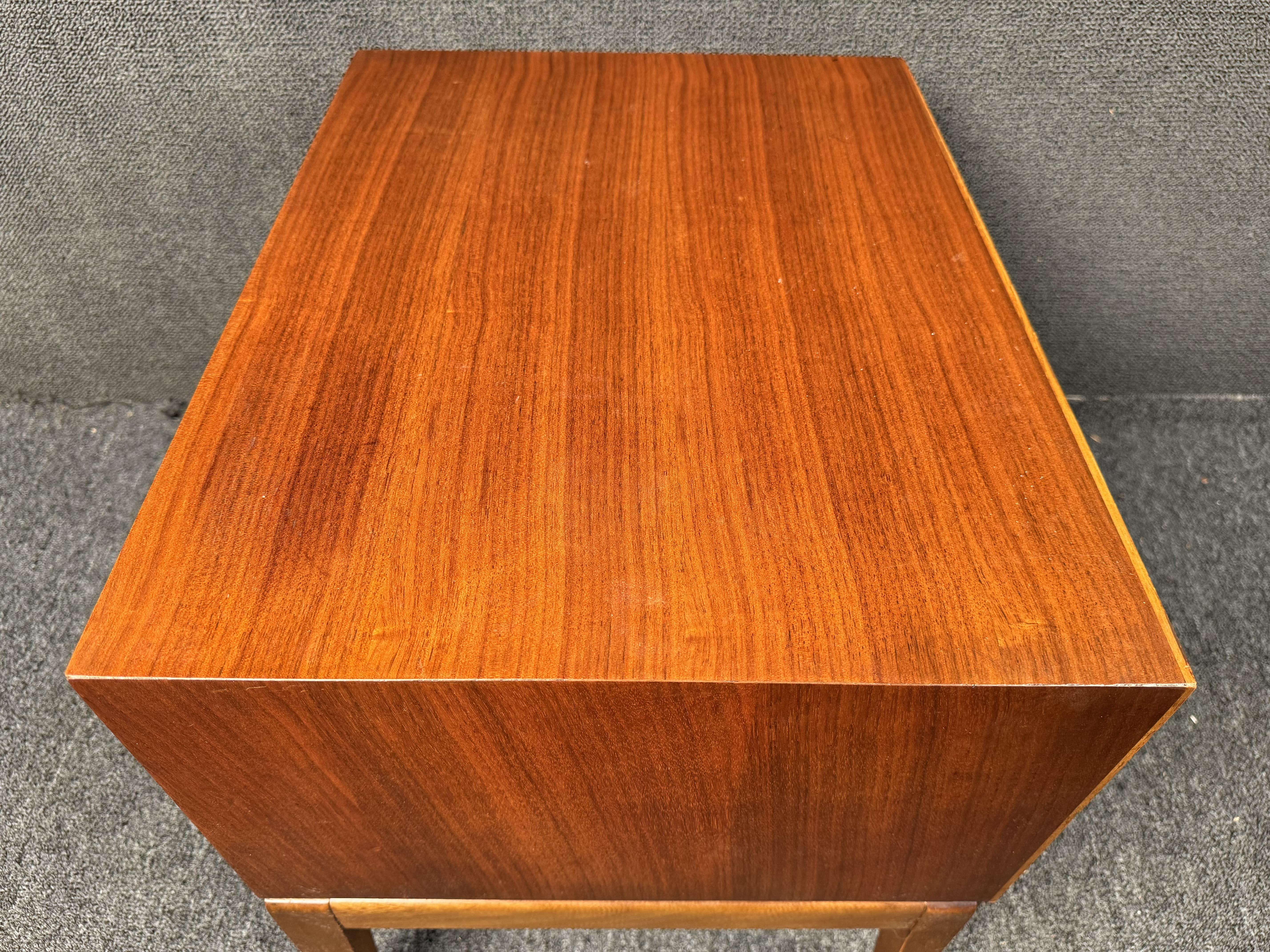 Single Mid Century Modern Nightstand by Lane For Sale 11
