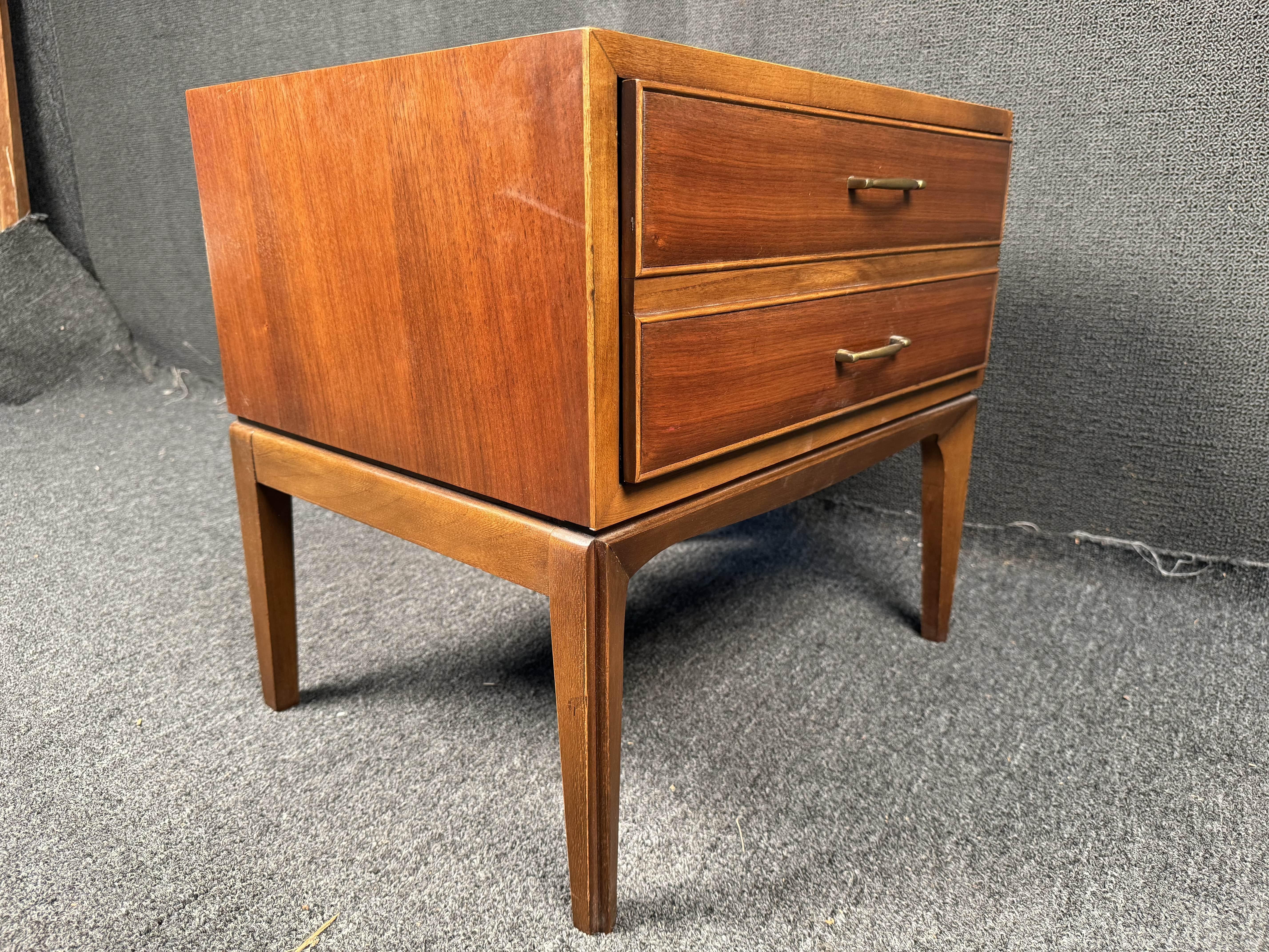 Single Mid Century Modern Nightstand by Lane For Sale 12