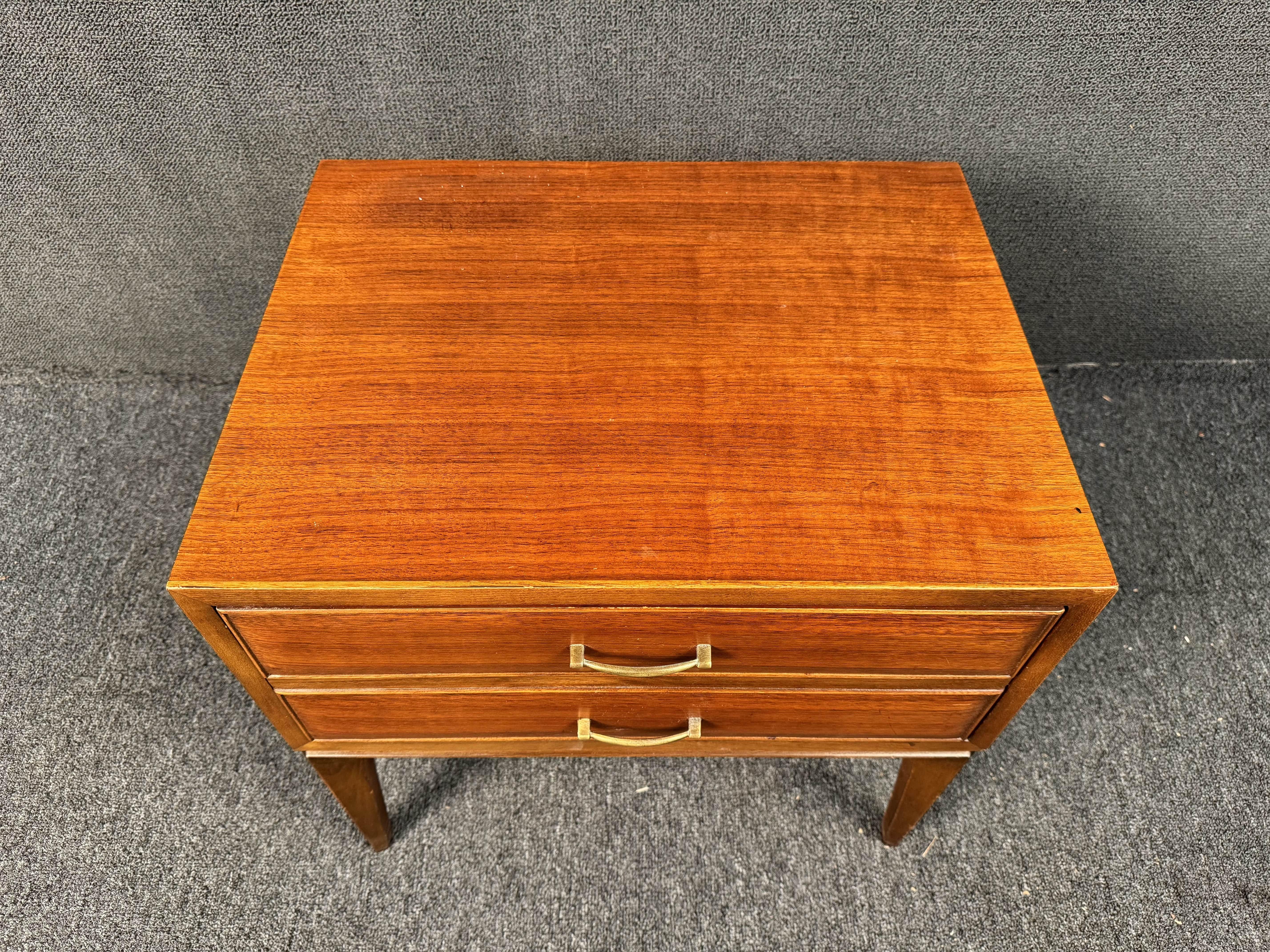 Single Mid Century Modern Nightstand by Lane In Good Condition For Sale In Brooklyn, NY