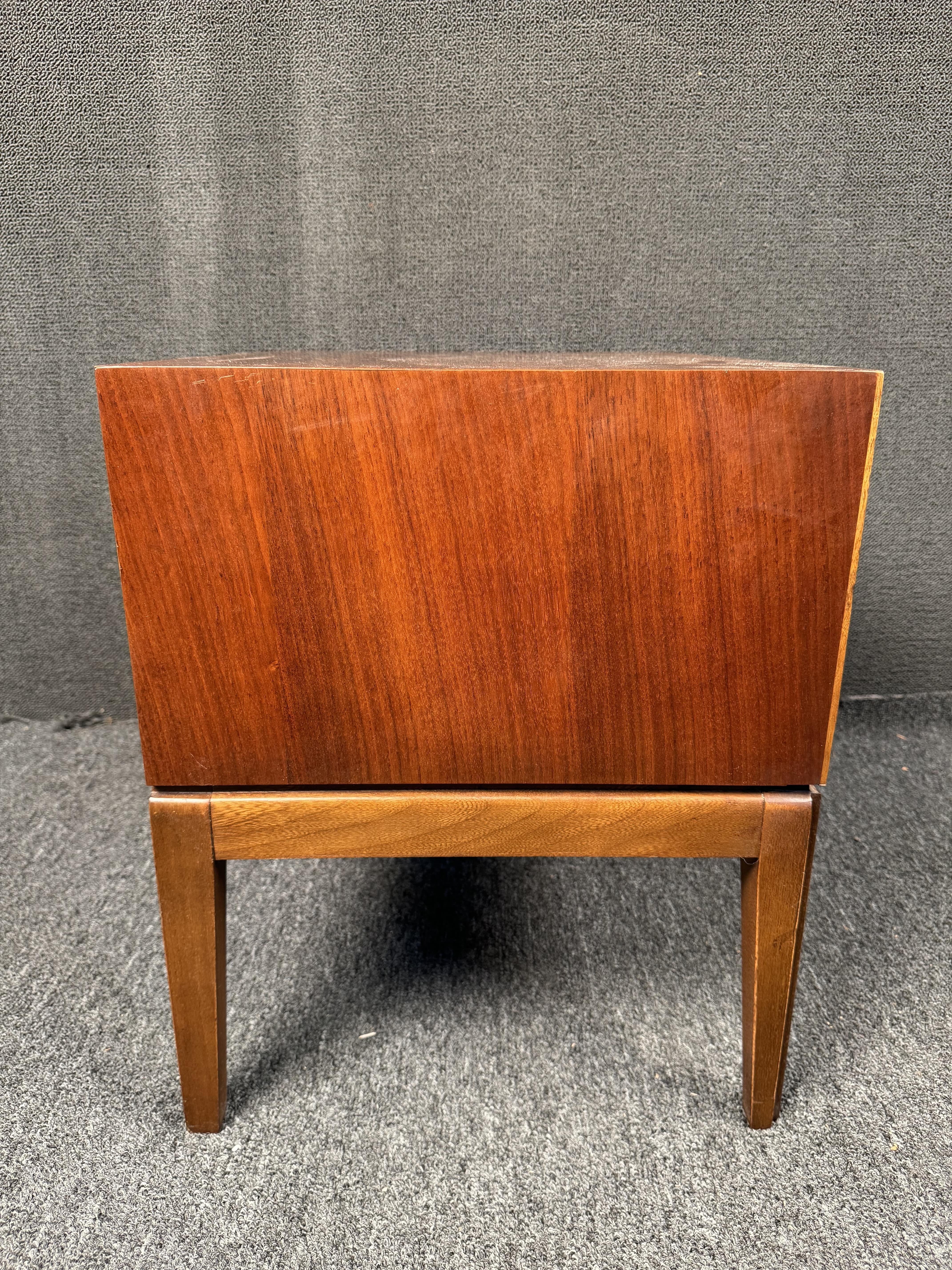 Single Mid Century Modern Nightstand by Lane For Sale 1
