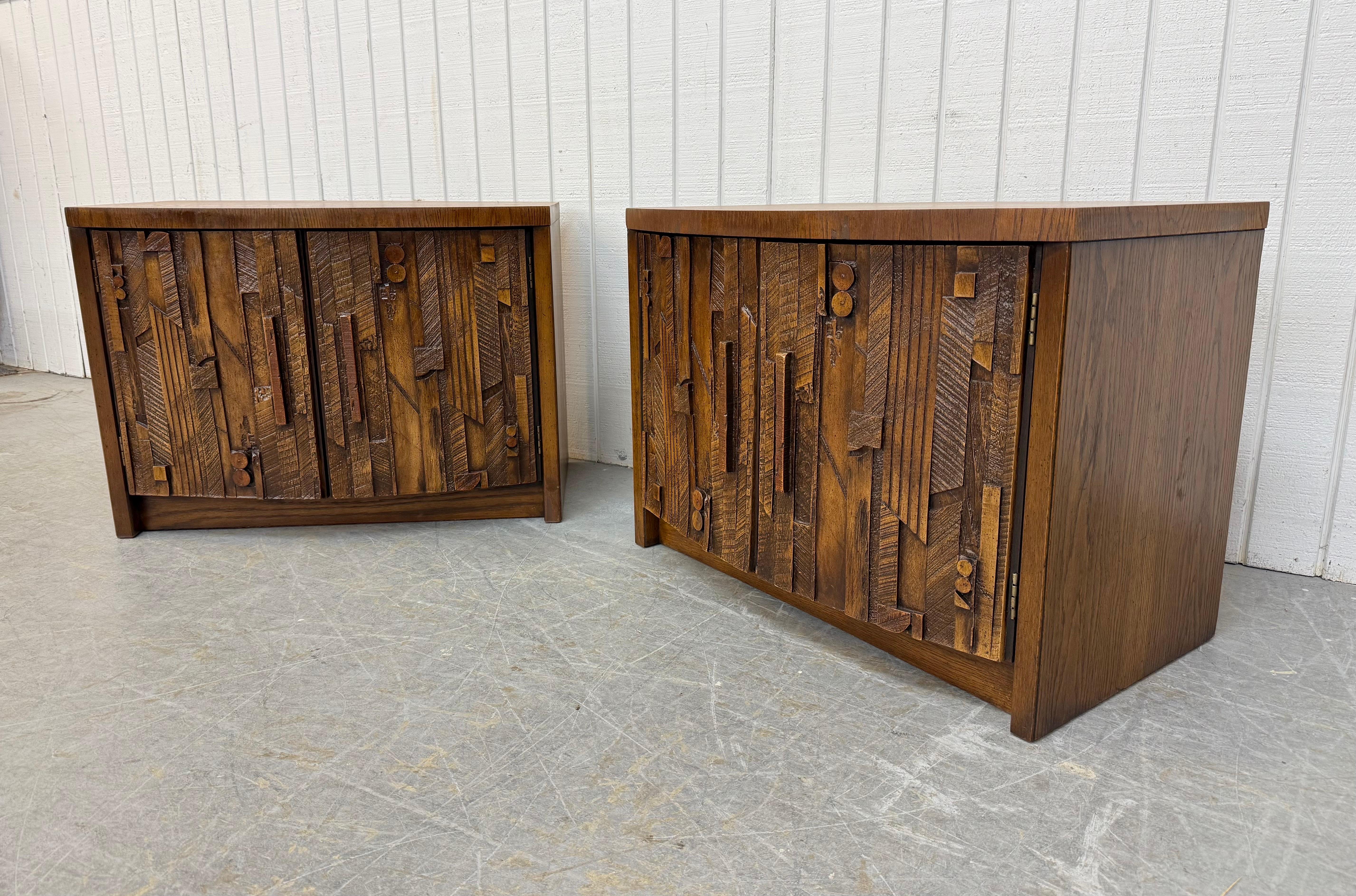 Mid-Century Modern Lane's Brutalist Nachttische - Satz von 2 (amerikanisch) im Angebot