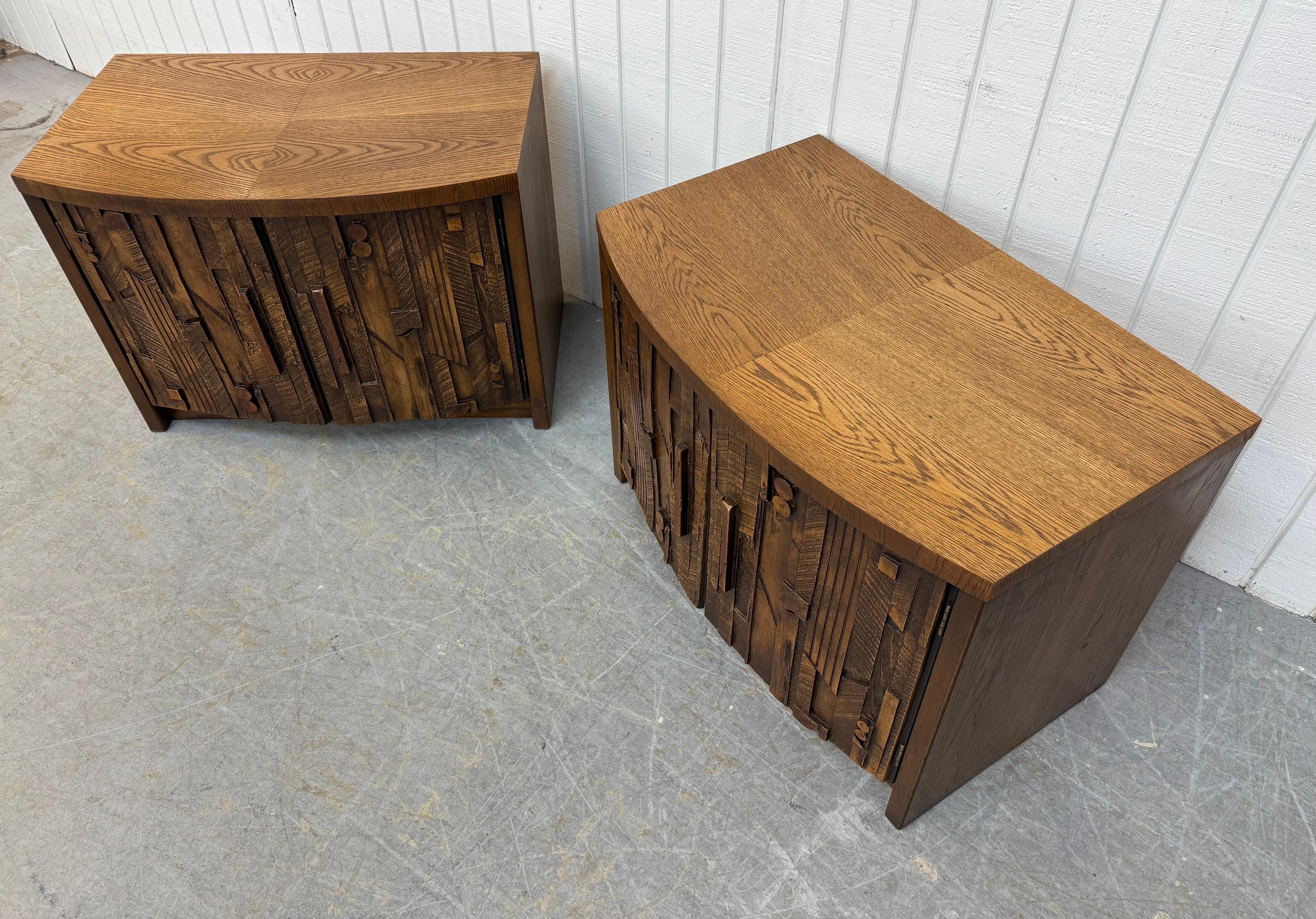 Mid-Century Modern Lane's Brutalist Nachttische - Satz von 2 (Mitte des 20. Jahrhunderts) im Angebot