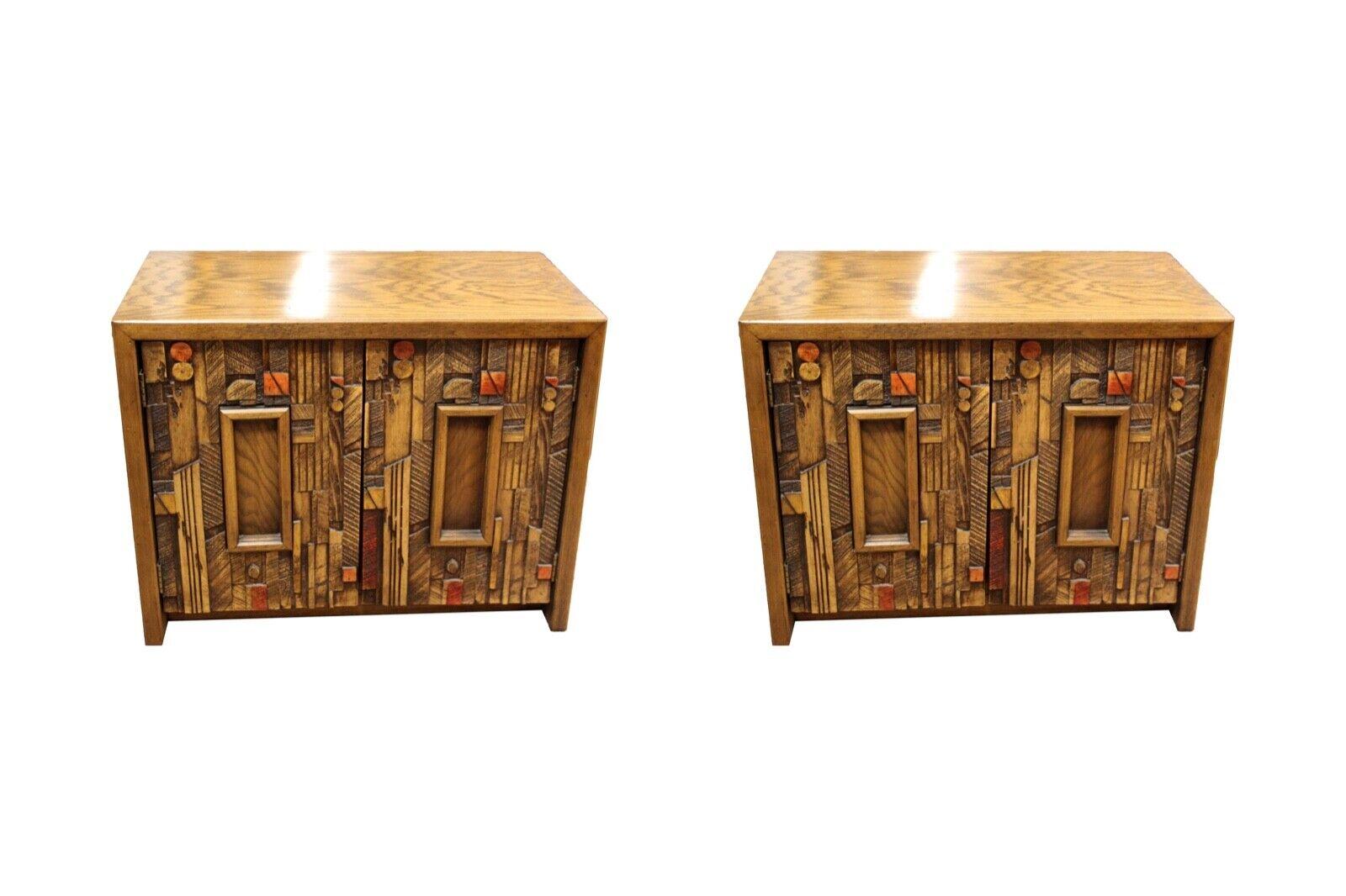 We presents The Lane Pueblo collection from the 1970's in stained oak with molded and polychromed resin front. We have the complete bedroom set in a separate posting. In great condition. Dimensions: 28